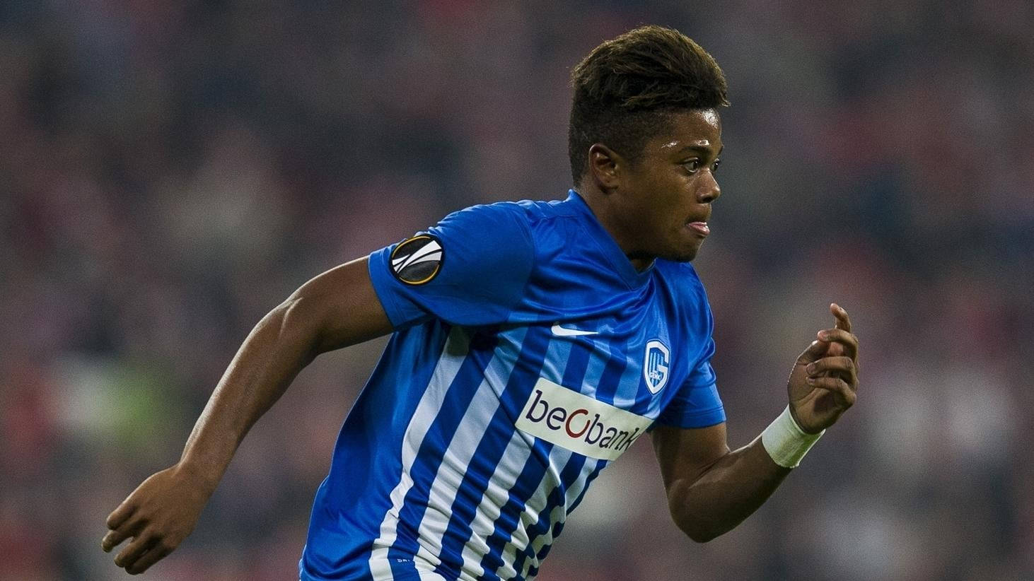 Leon Bailey, blue and white striped jersey, sprinter, HD Desktop Wallpaper