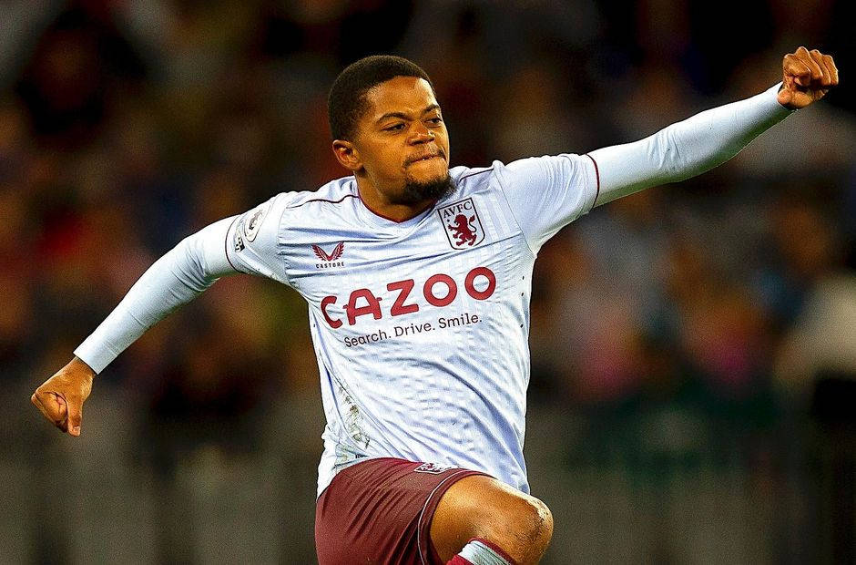 Leon Bailey, white jersey, red shorts, SD Desktop Wallpaper