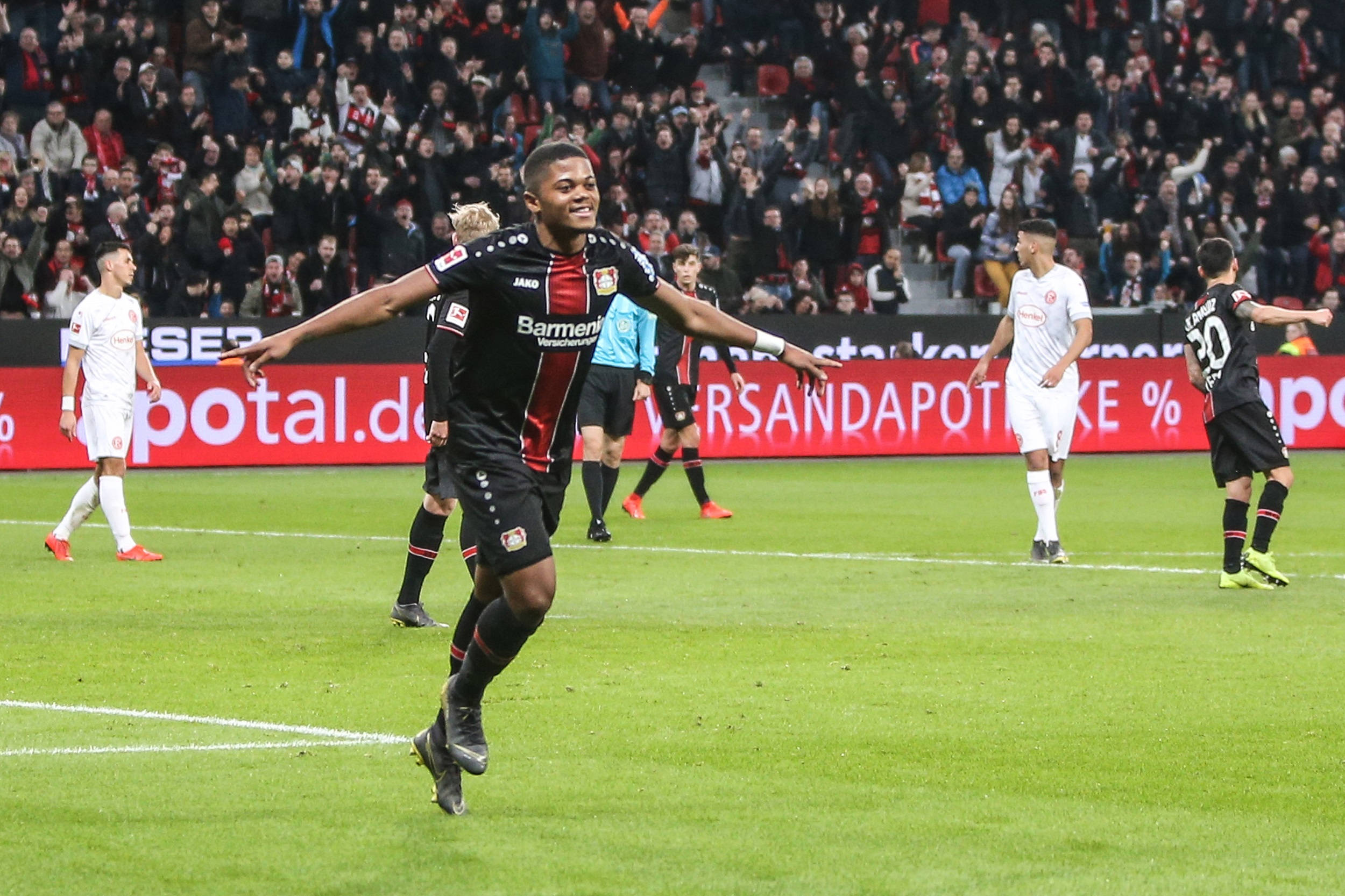 Leon Bailey, black jersey, vibrant green pitch, Full HD Desktop Wallpaper