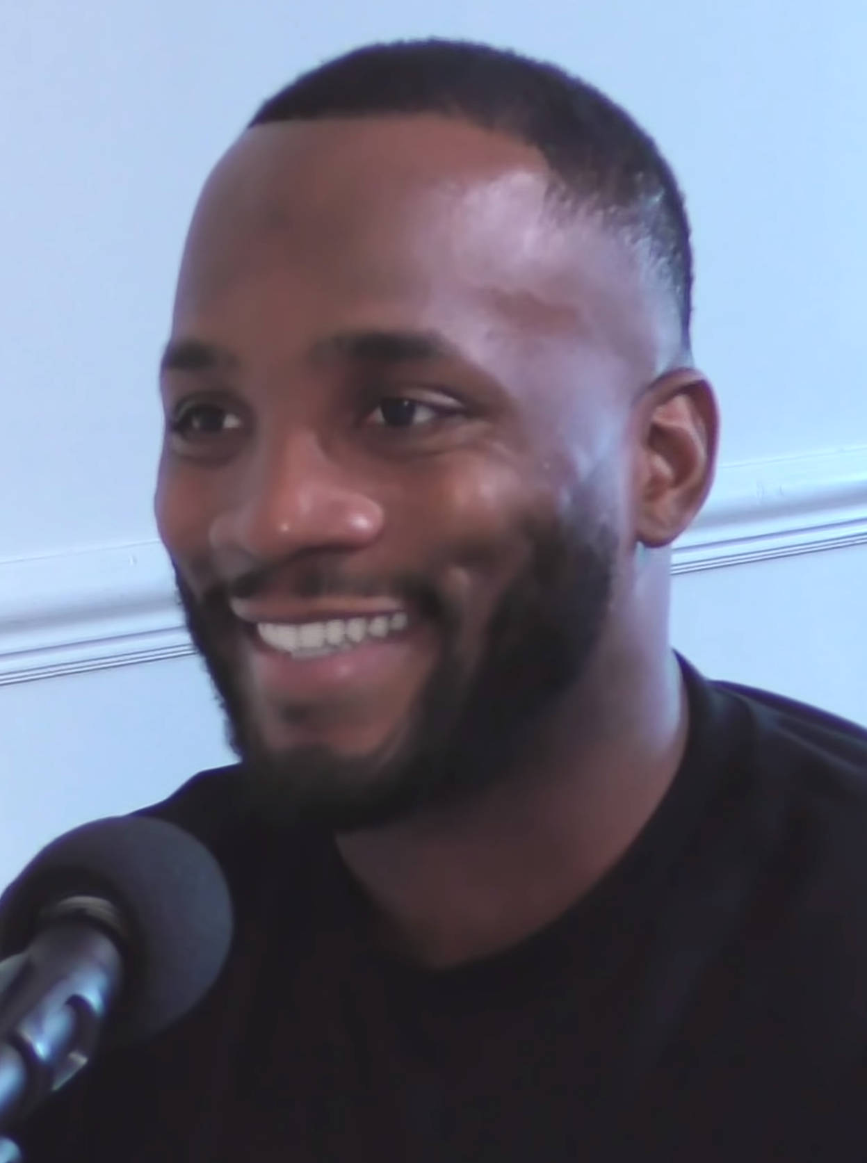 Leon Edwards, black shirt, microphone, HD Phone Wallpaper