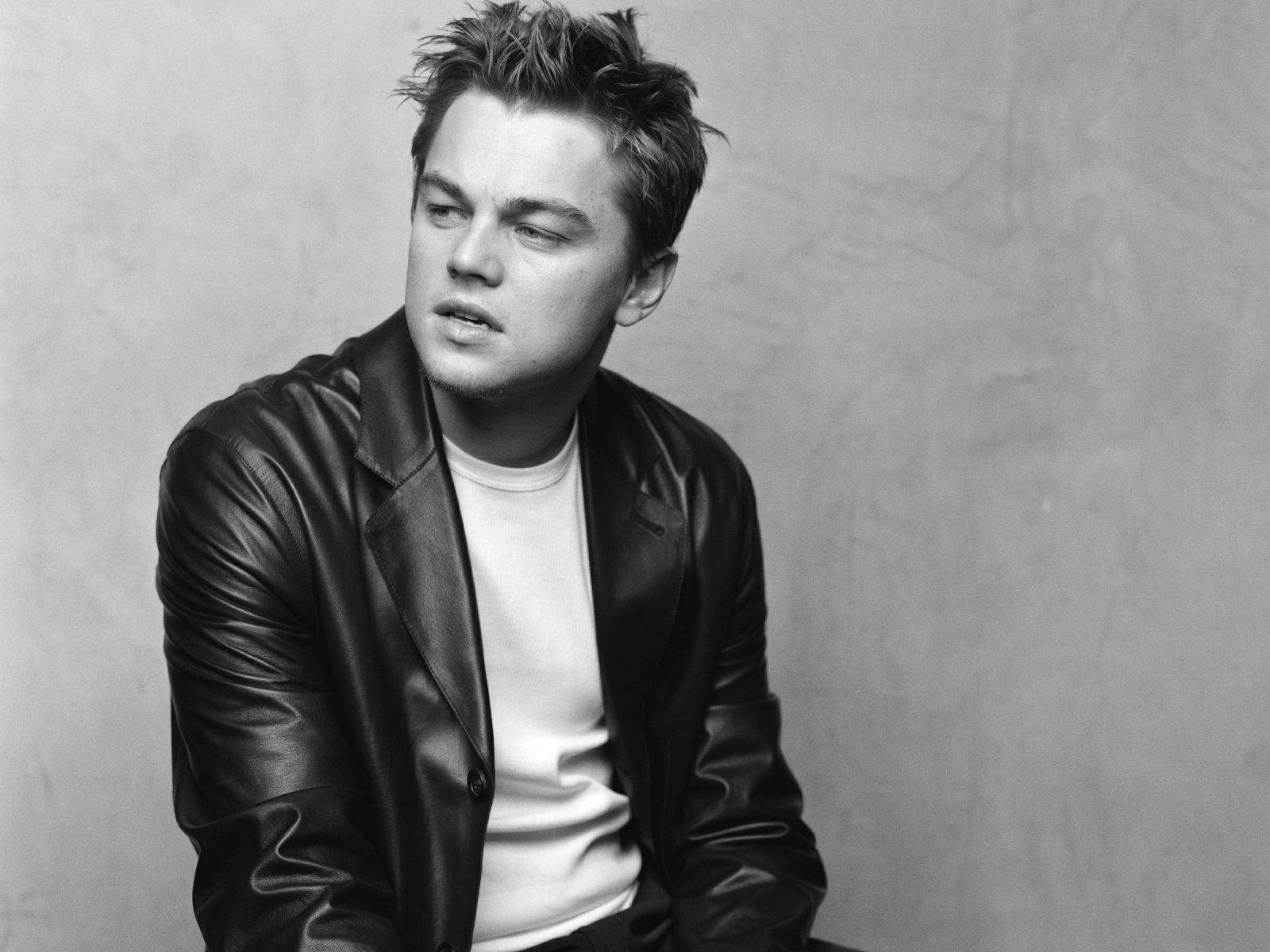 Leonardo DiCaprio, leather jacket, black and white portrait, HD Desktop Wallpaper