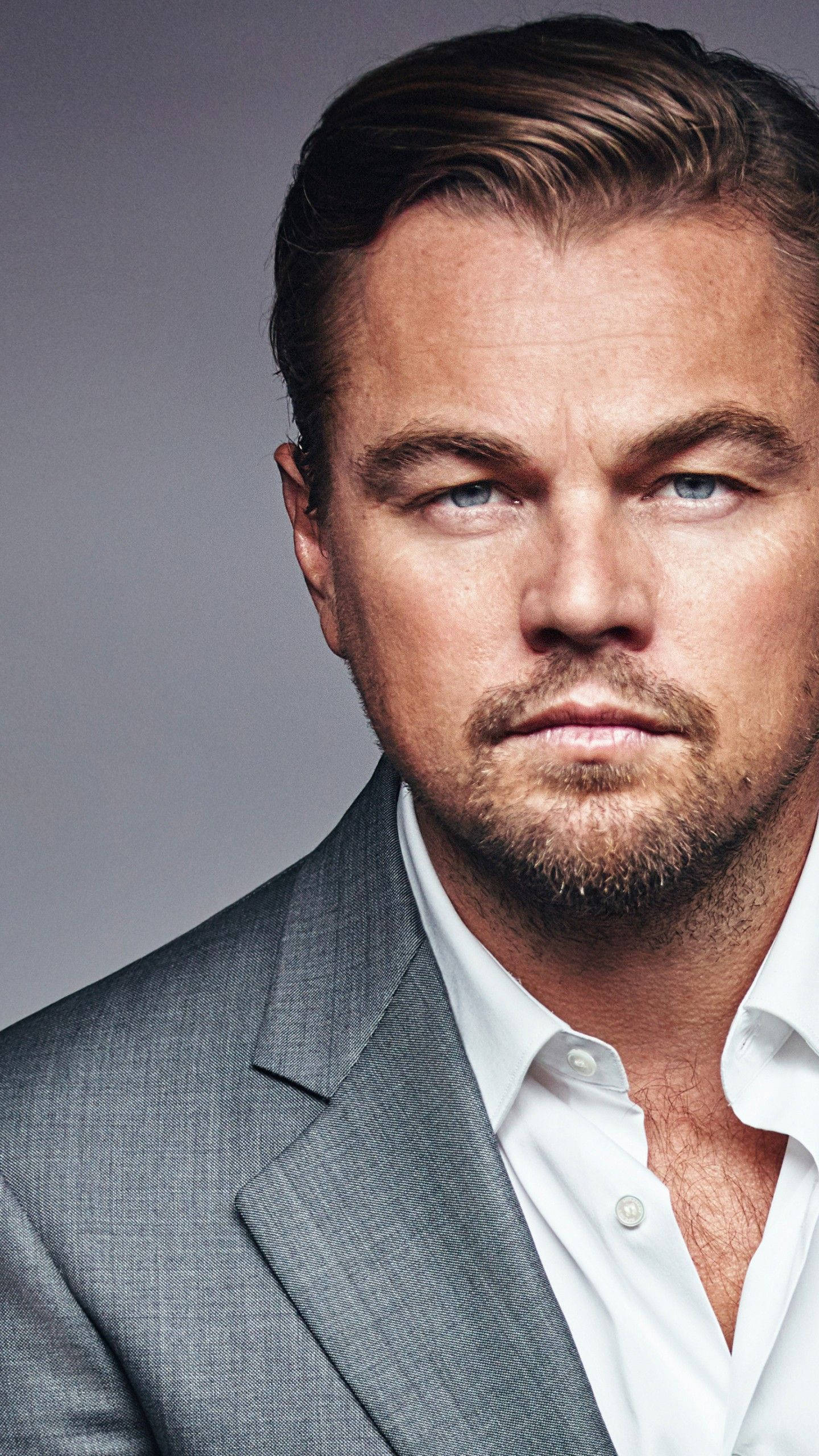 Leonardo DiCaprio, blue eyes, gray suit, 2K Phone Wallpaper
