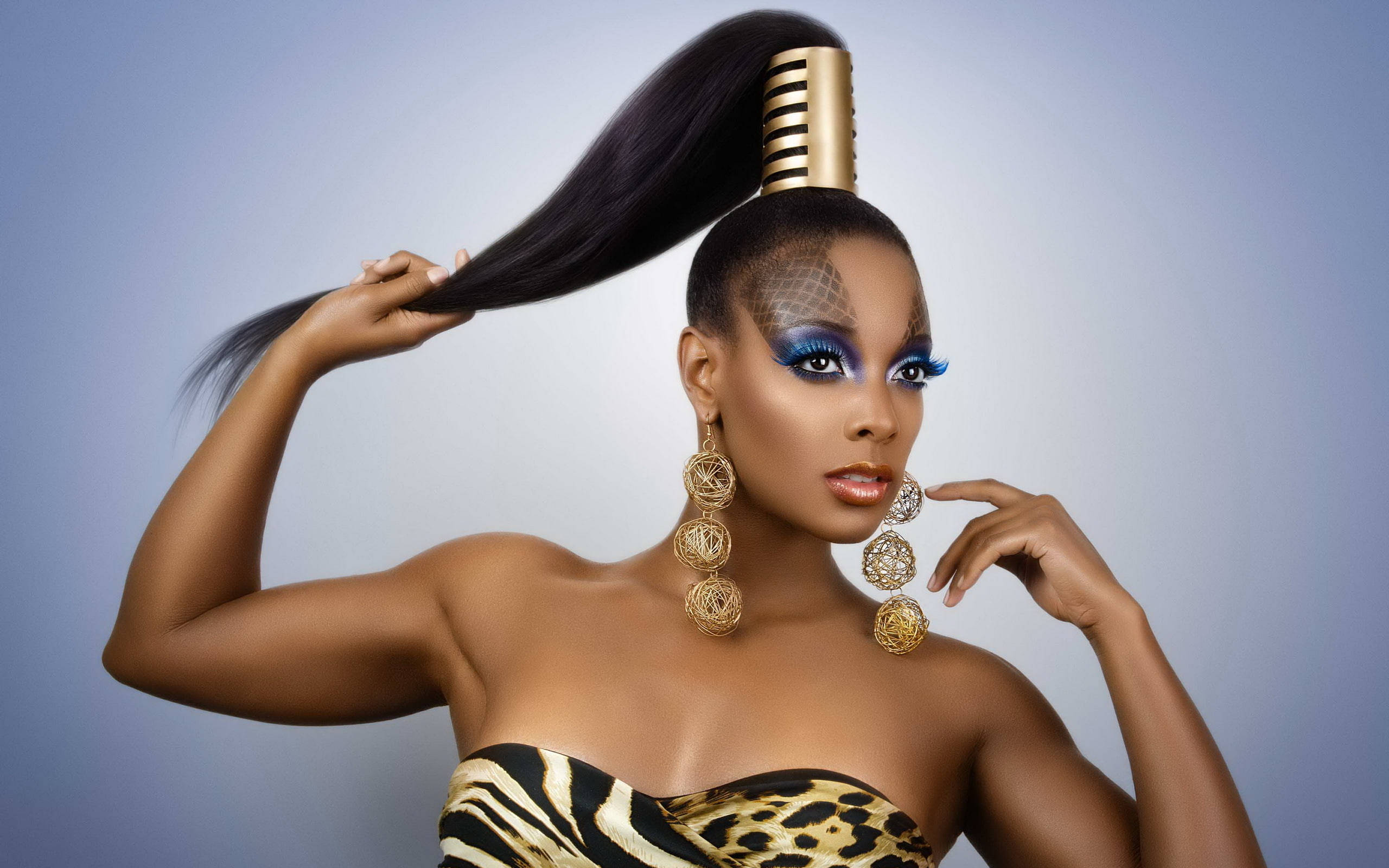 leopard print top, bold blue eye makeup, high ponytail, 2K Desktop Wallpaper