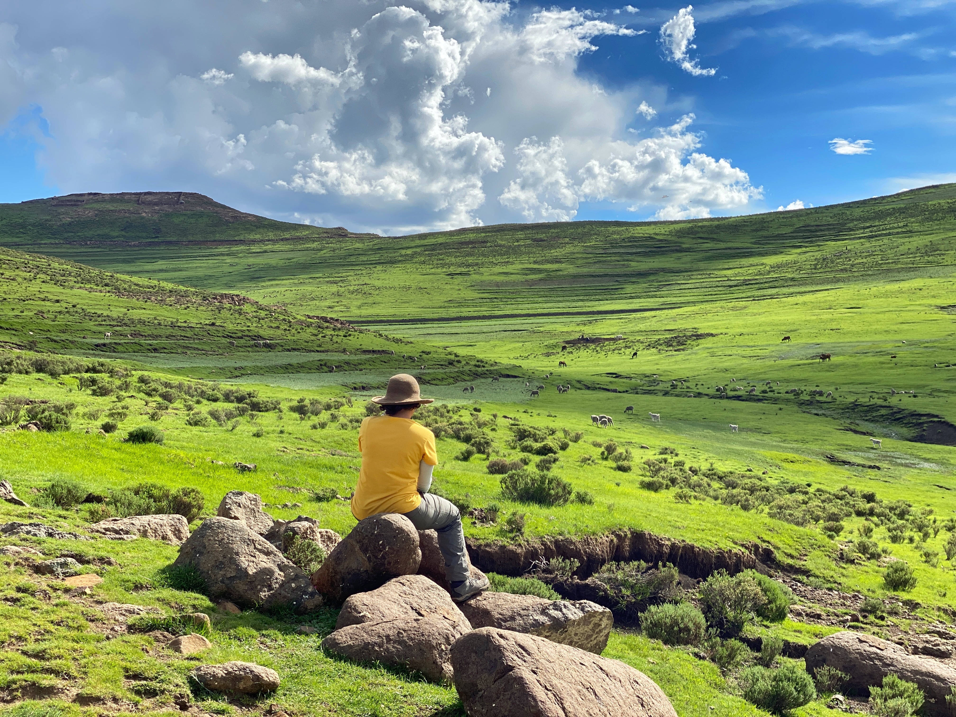 Lesotho, yellow shirt, rocks, 4K Desktop Wallpaper