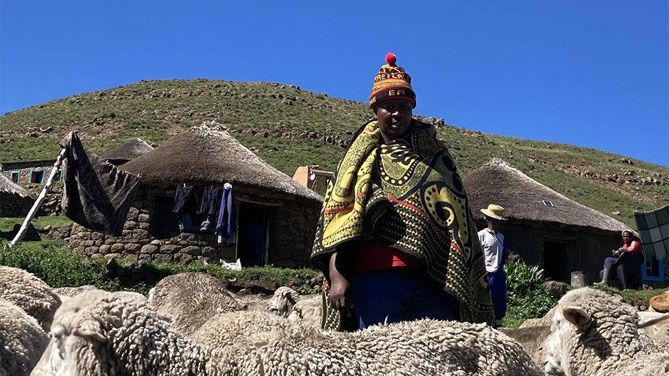 Lesotho, kneeling person, vibrant patterned clothing, SD Desktop Wallpaper