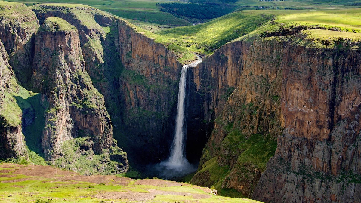 Lesotho, waterfall, rugged cliff, SD Desktop Wallpaper