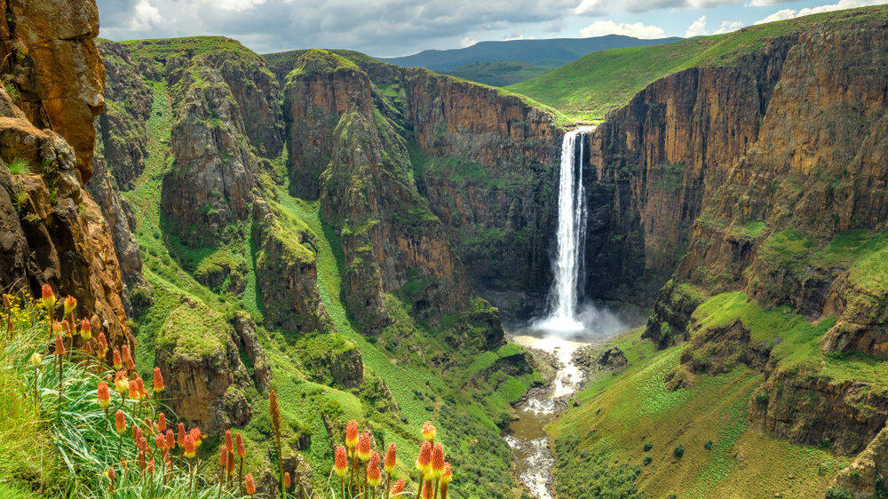 Lesotho, waterfalls, lush green cliffs, SD Desktop Wallpaper