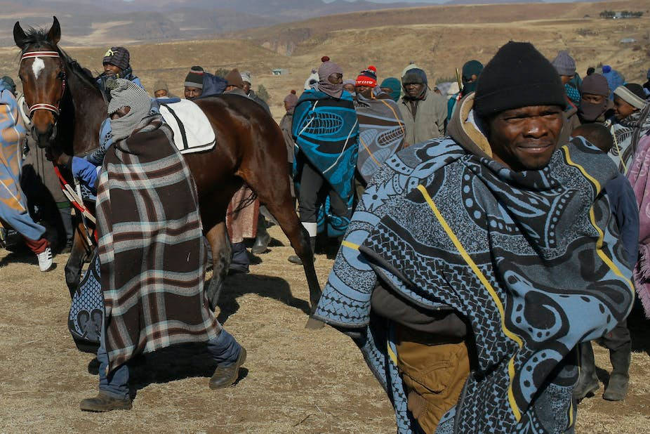 Lesotho, brown horse, patterned blankets, SD Desktop Wallpaper