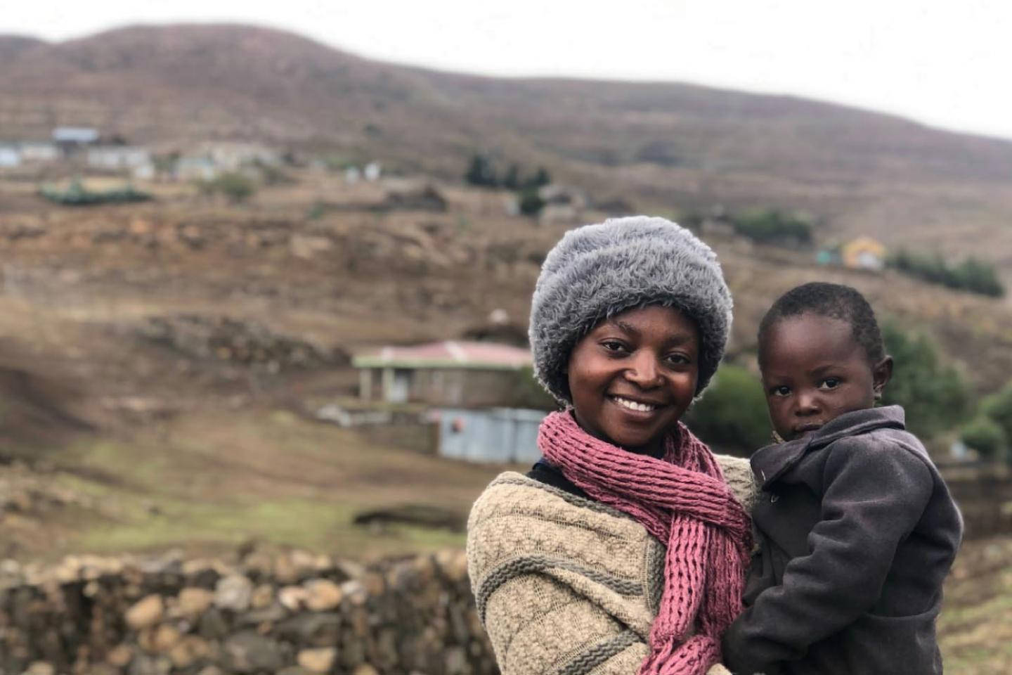 Lesotho, smiling mother child, grey hat, HD Desktop Wallpaper