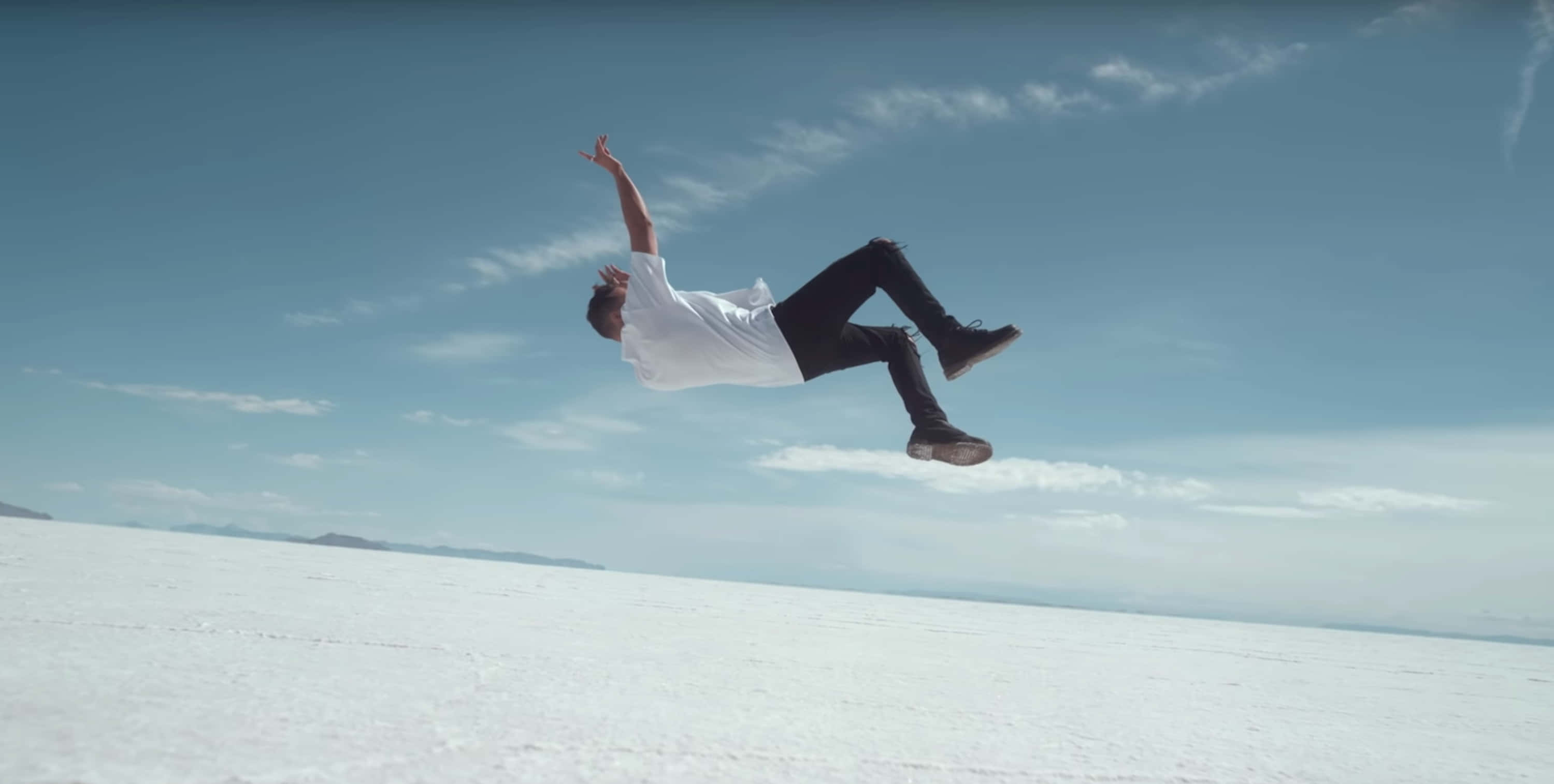 Let Go 3000 x 1515, white salt flat, clear blue sky, 2K Desktop Wallpaper