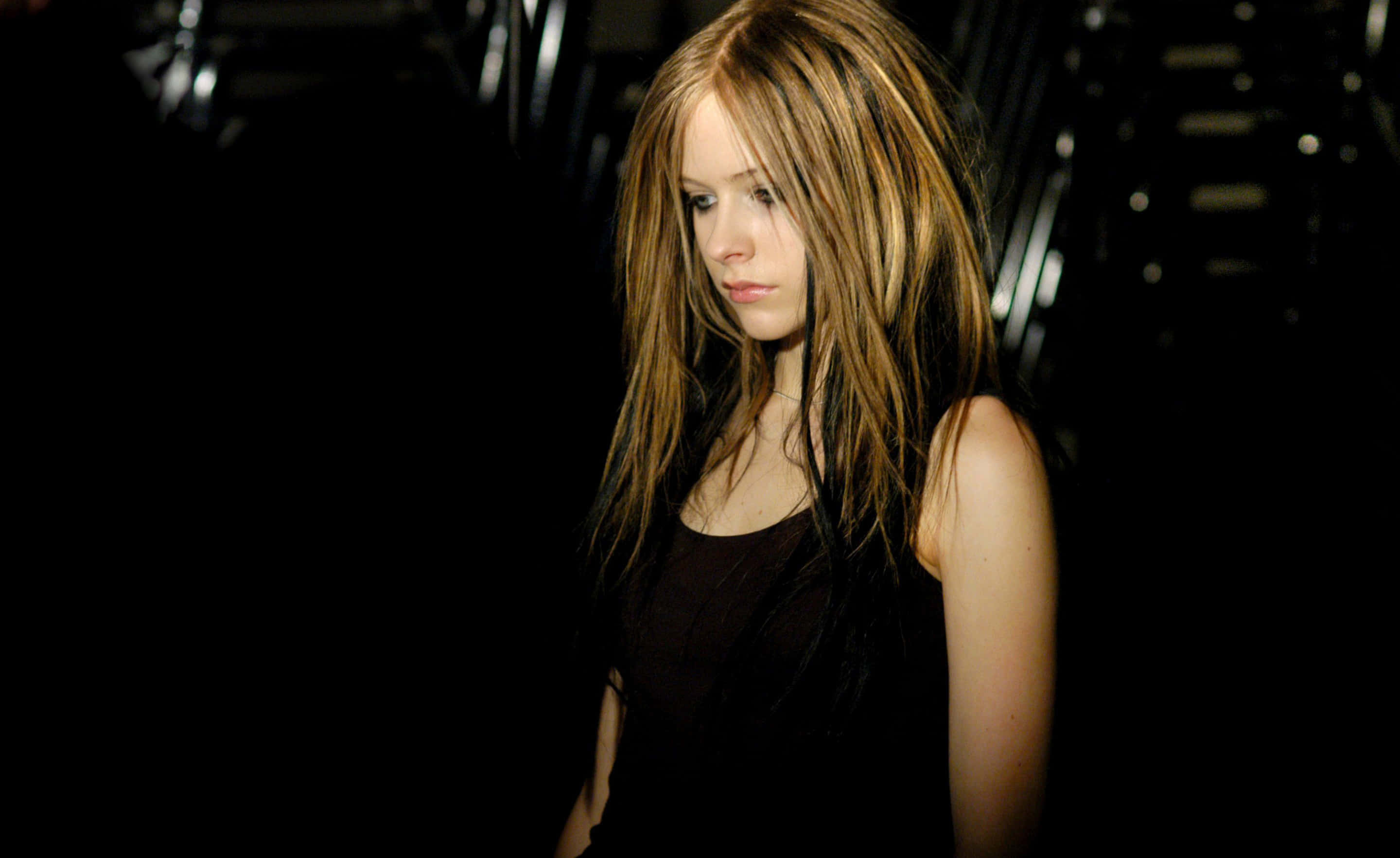 Let Go, dark room, long hair, 2K Desktop Wallpaper