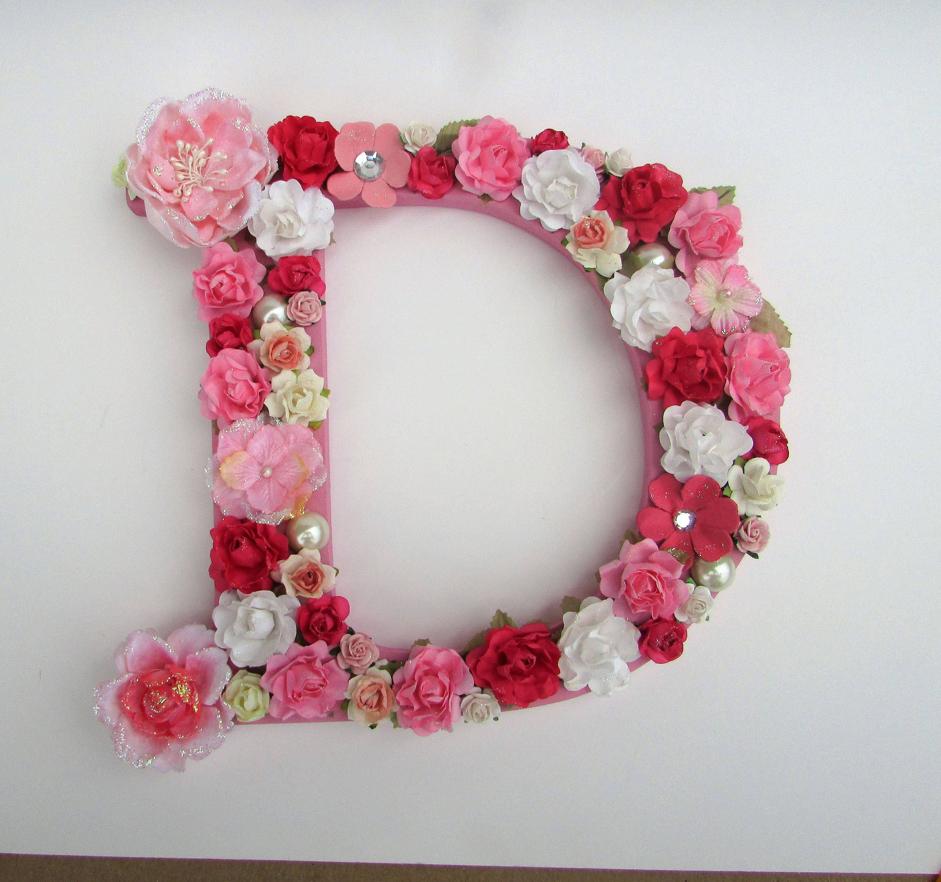 pink letter D, artificial flowers, red pink and white, 2K Desktop Wallpaper