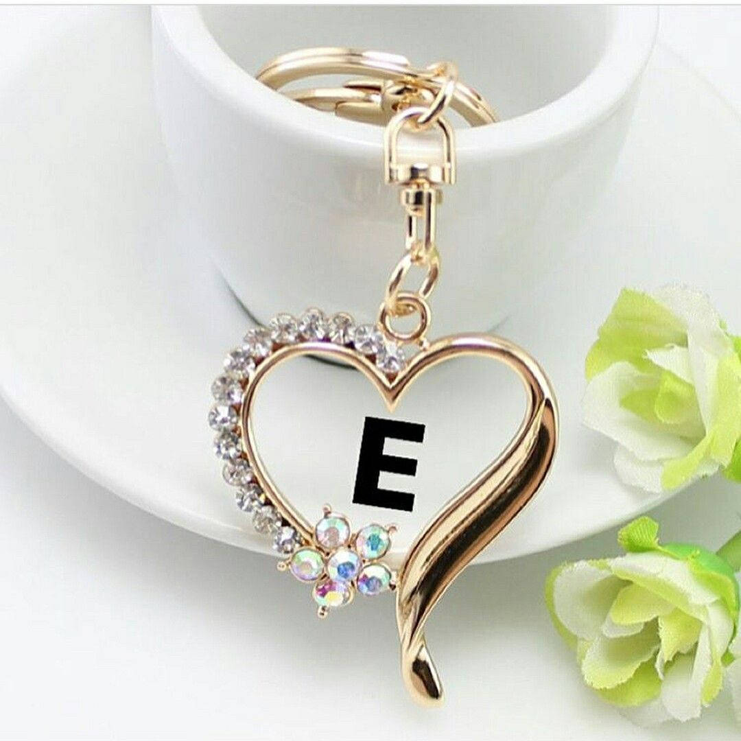diamond studded gold letter e keychain, gold heart-shaped keychain, rhinestones, SD Desktop Wallpaper