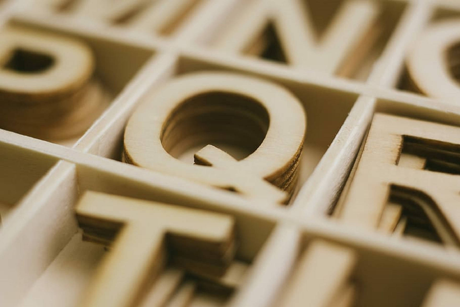 Letter Q, wooden organizer, wooden letters, Full HD Desktop Wallpaper