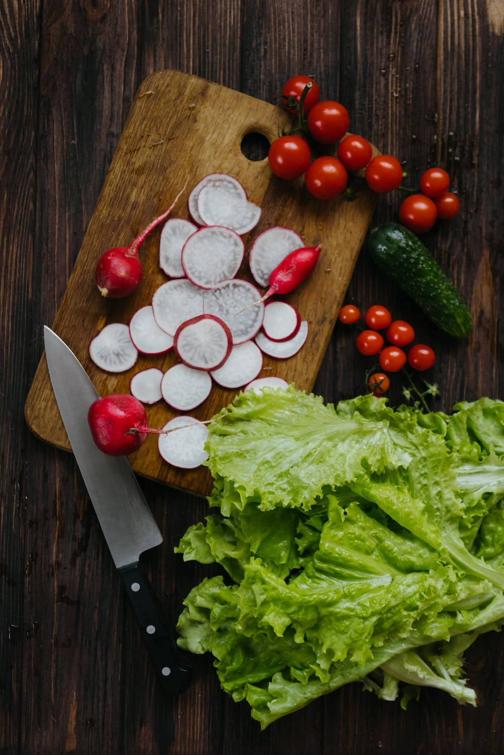 red radish, crisp lettuce leaves, wooden cutting board, HD Phone Wallpaper