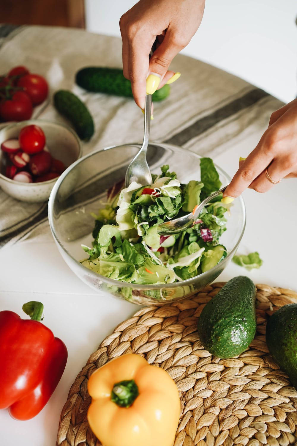 glass bowl, fresh greens, tomatoes, HD Phone Wallpaper