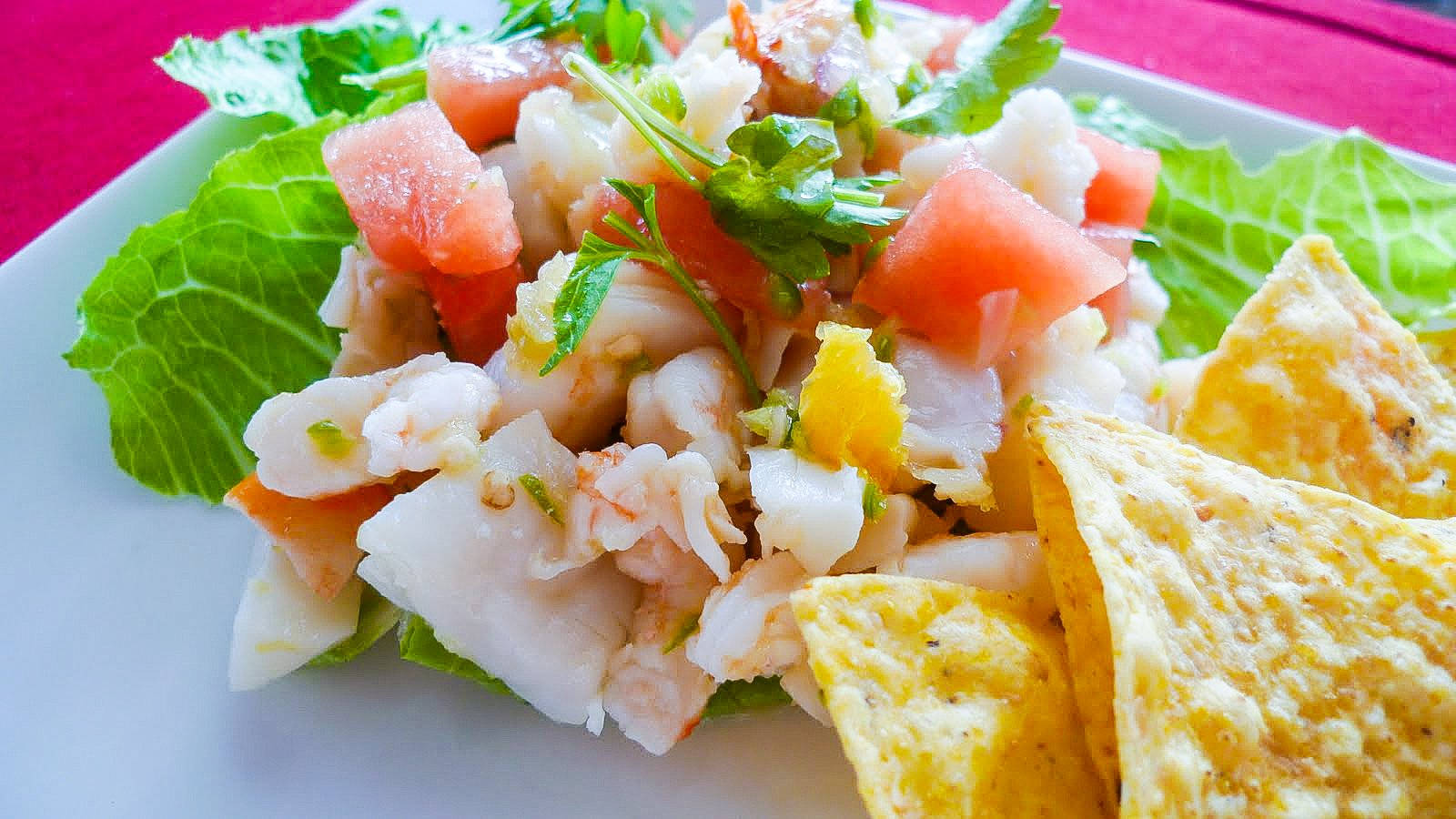 fresh ceviche, corn tortilla chips, diced seafood, HD Desktop Wallpaper