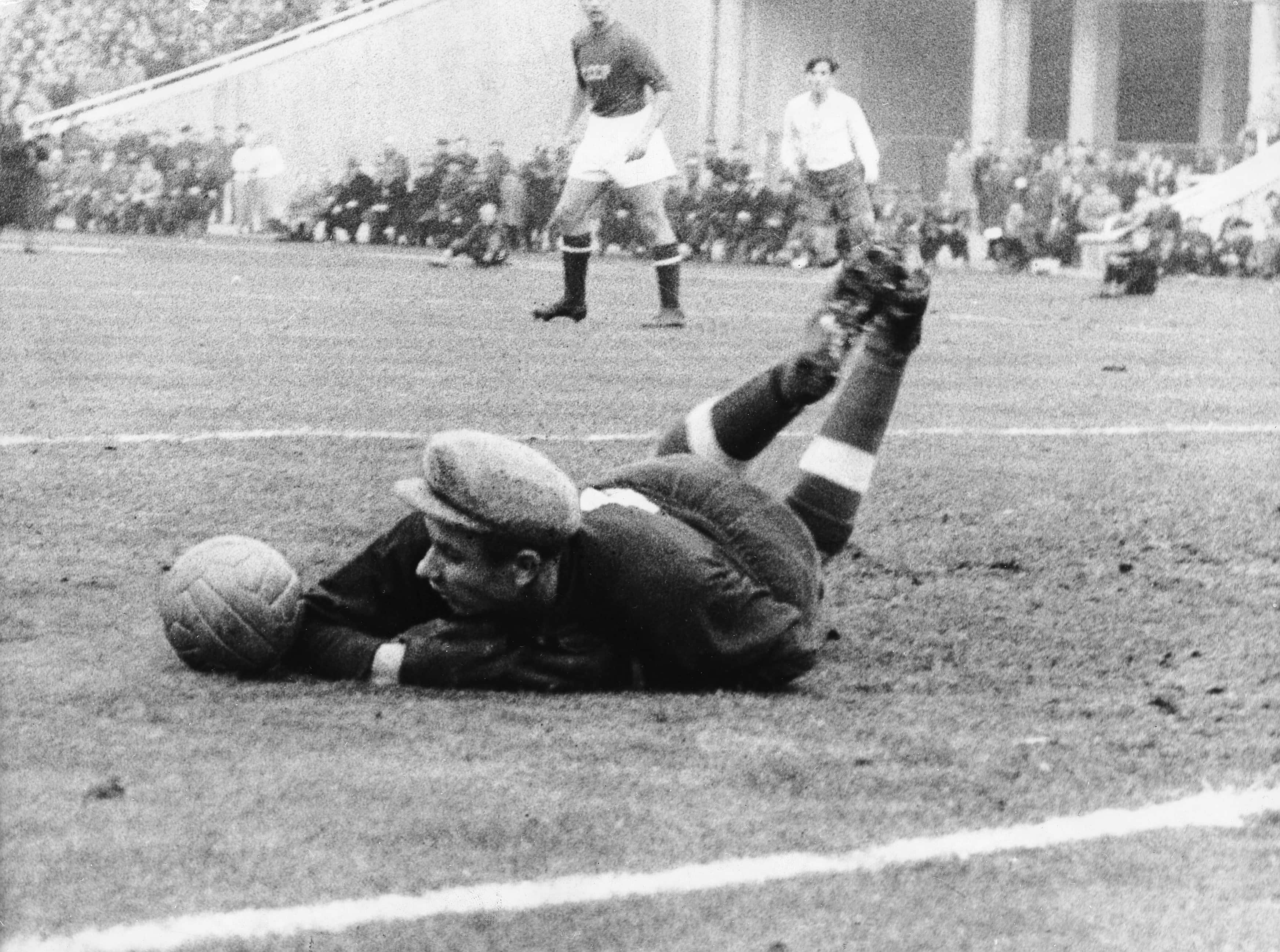 Lev Yashin, football goalkeeper, grassy pitch, 2K Desktop Wallpaper