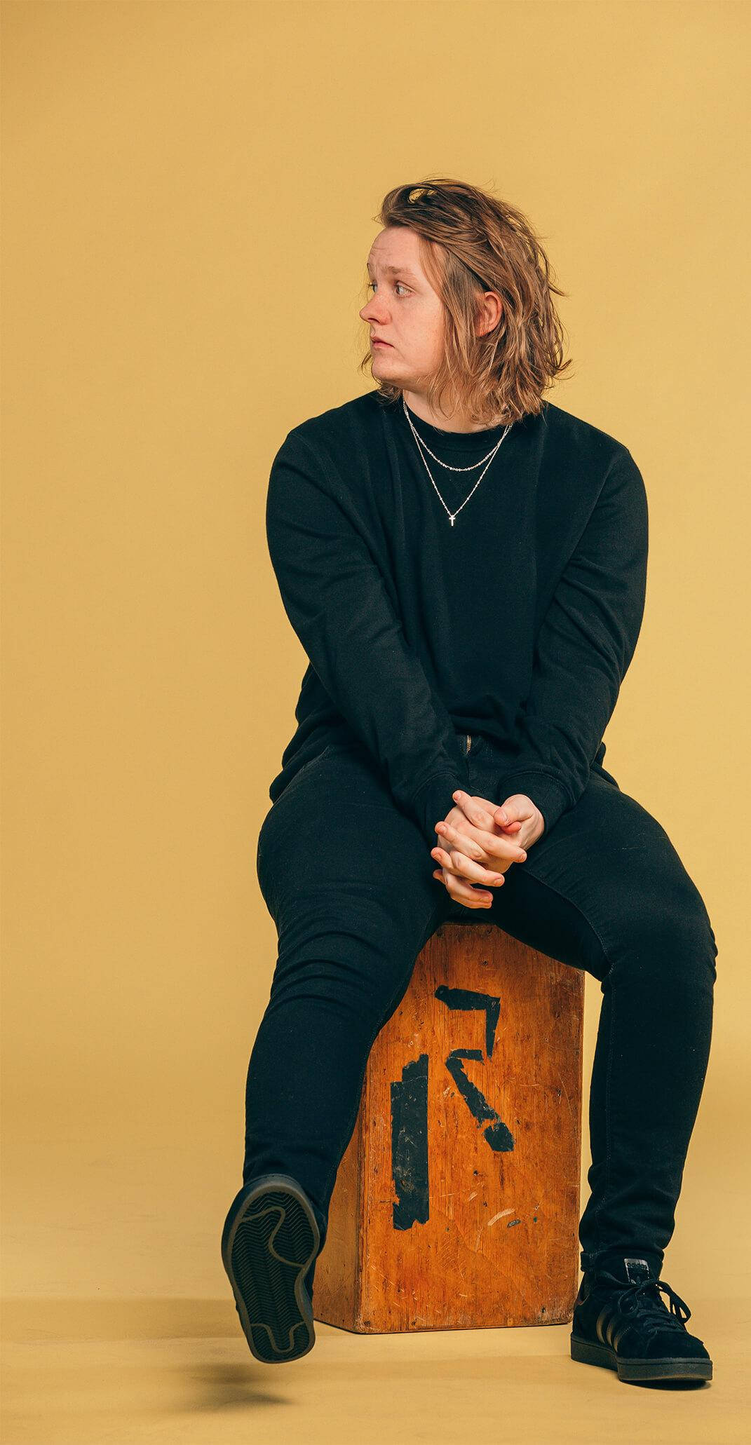 Lewis Capaldi, wood box, wavy hair, Full HD Phone Wallpaper