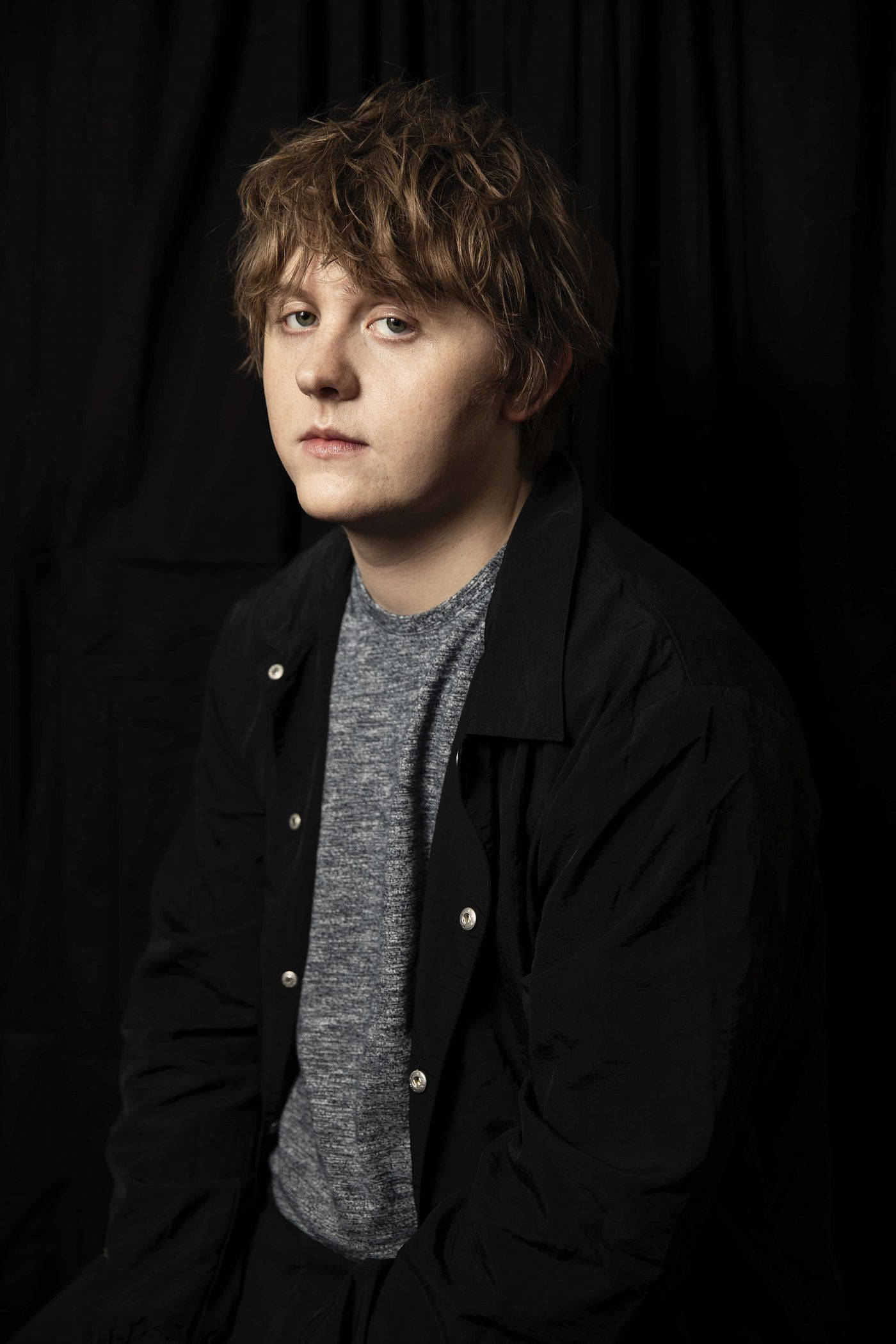 Lewis Capaldi, black background, tousled hair, Full HD Phone Wallpaper
