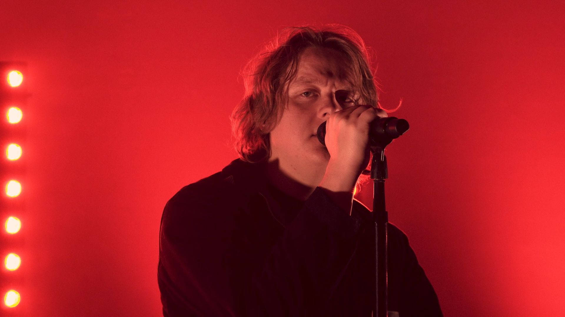 Lewis Capaldi, 2020 MTV VMAs, red stage lights, Full HD Desktop Wallpaper