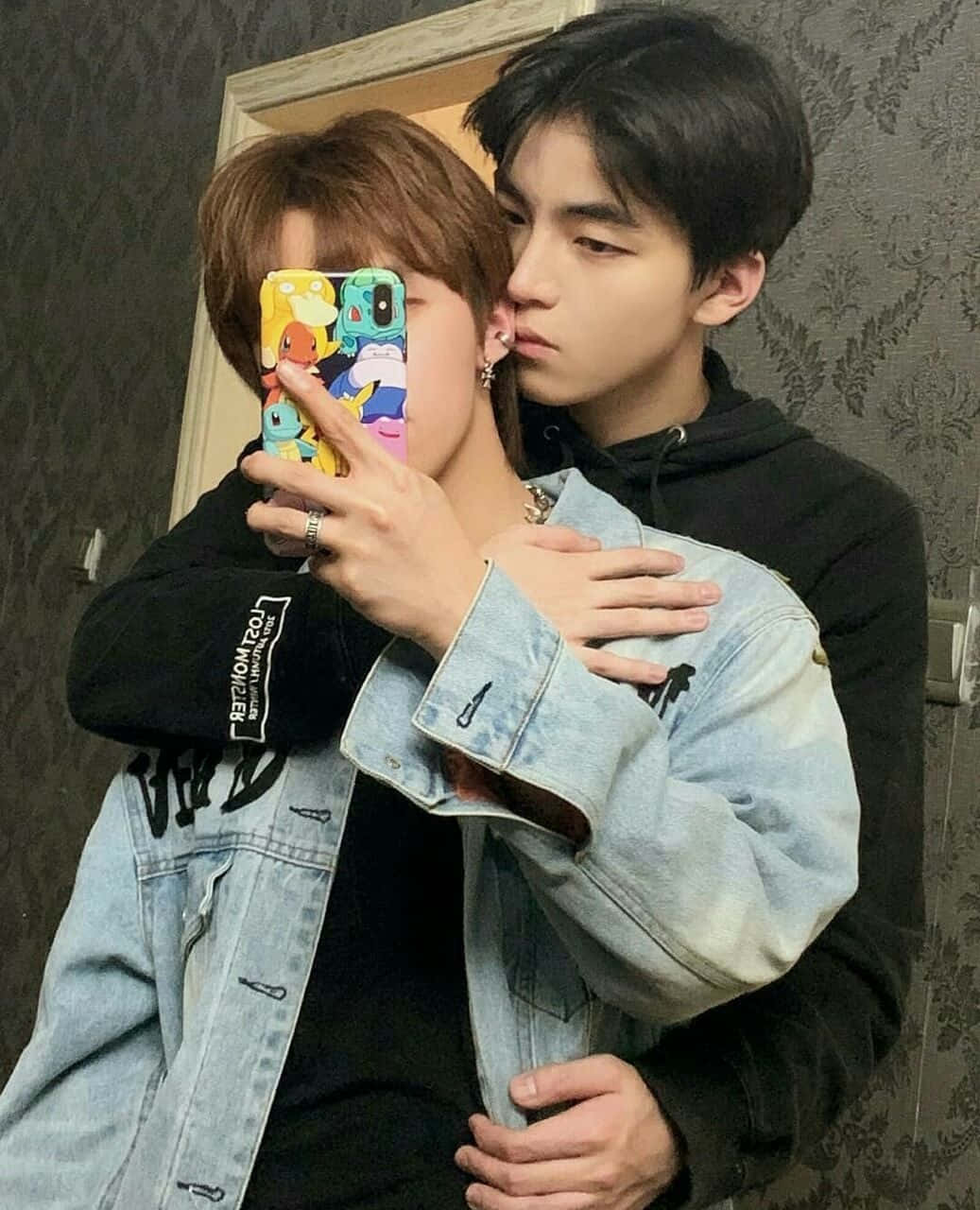 mirror selfie, colorful phone case, two young men, HD Phone Wallpaper