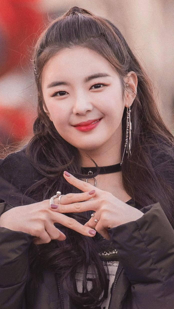 Lia, iconic z hand sign, dark hair, SD Phone Wallpaper