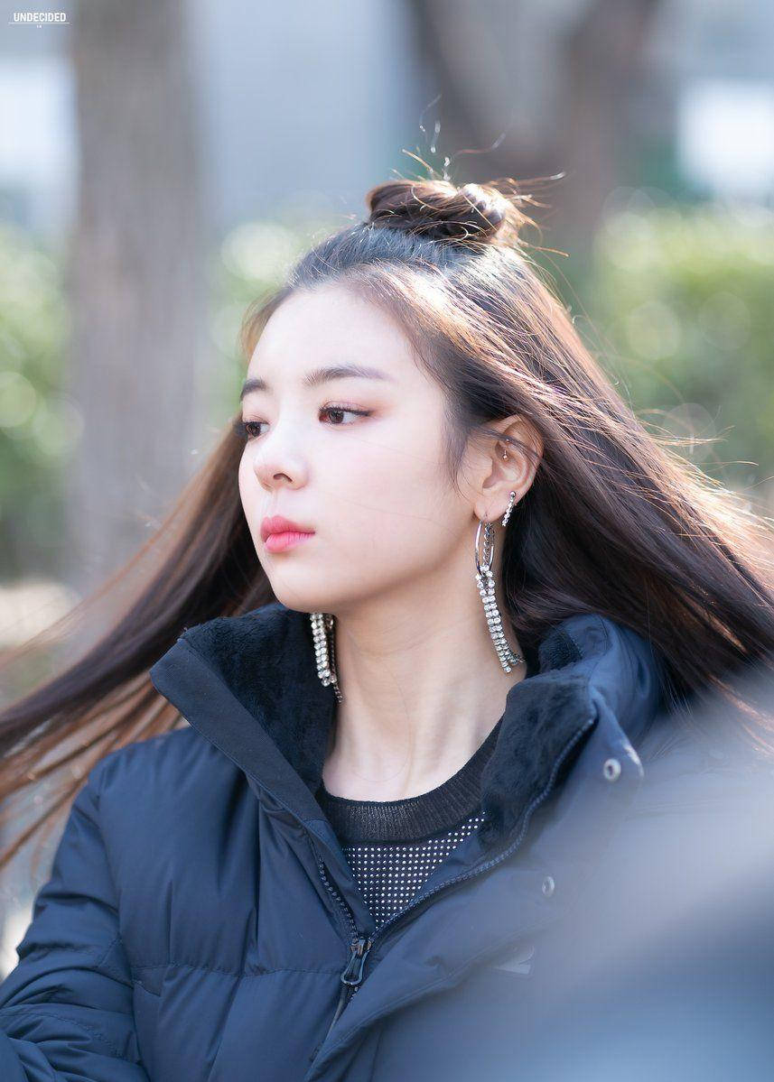 Lia, long brown hair, half-updo, SD Phone Wallpaper