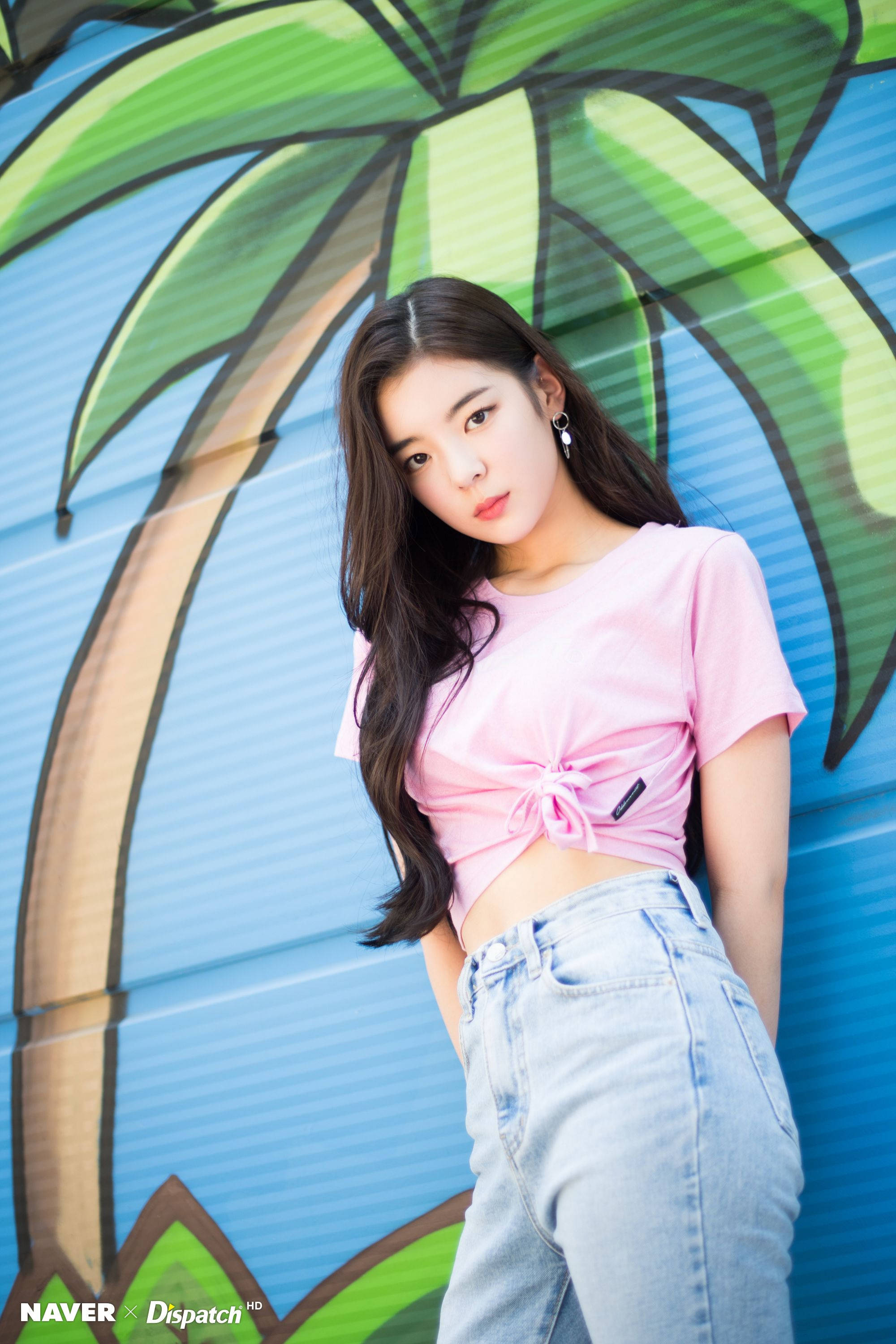 Lia, pink tied crop top, light blue jeans, 2K Phone Wallpaper