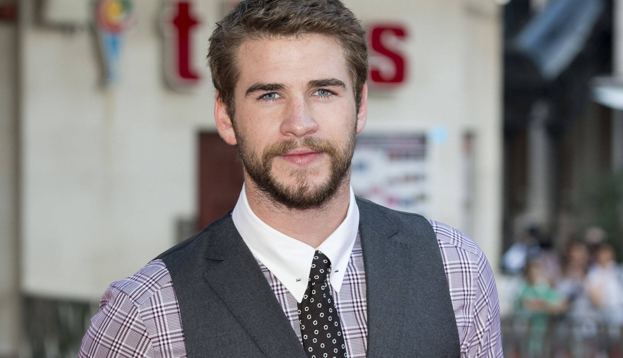 Liam Hemsworth, plaid shirt vest, polka dot tie, Full HD Desktop Wallpaper