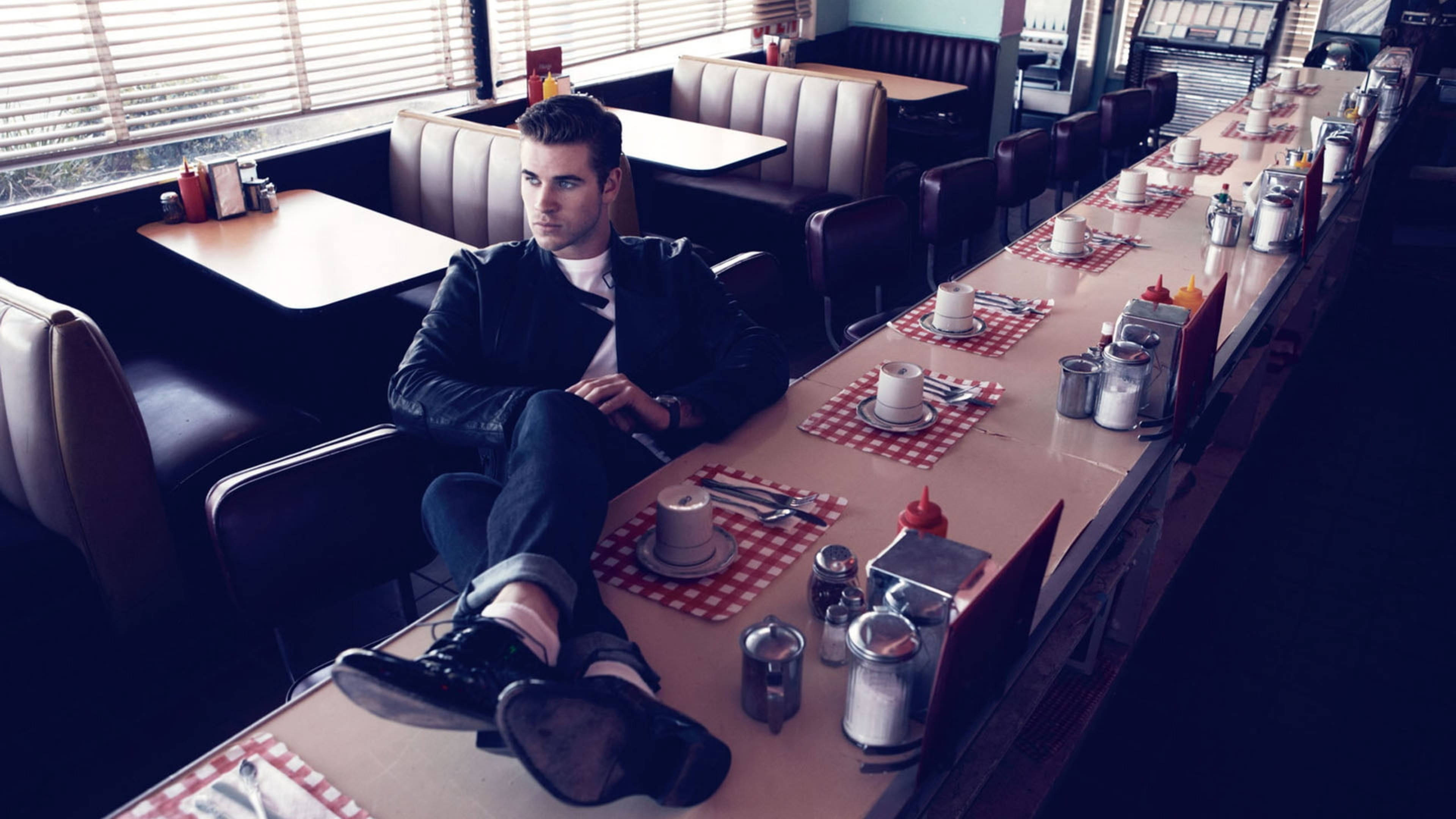 Liam Hemsworth, retro diner, checkered tablecloths, 4K Desktop Wallpaper