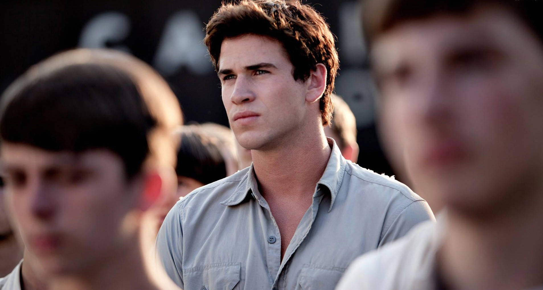 Liam Hemsworth, tousled brown hair, shallow depth of field, HD Desktop Wallpaper