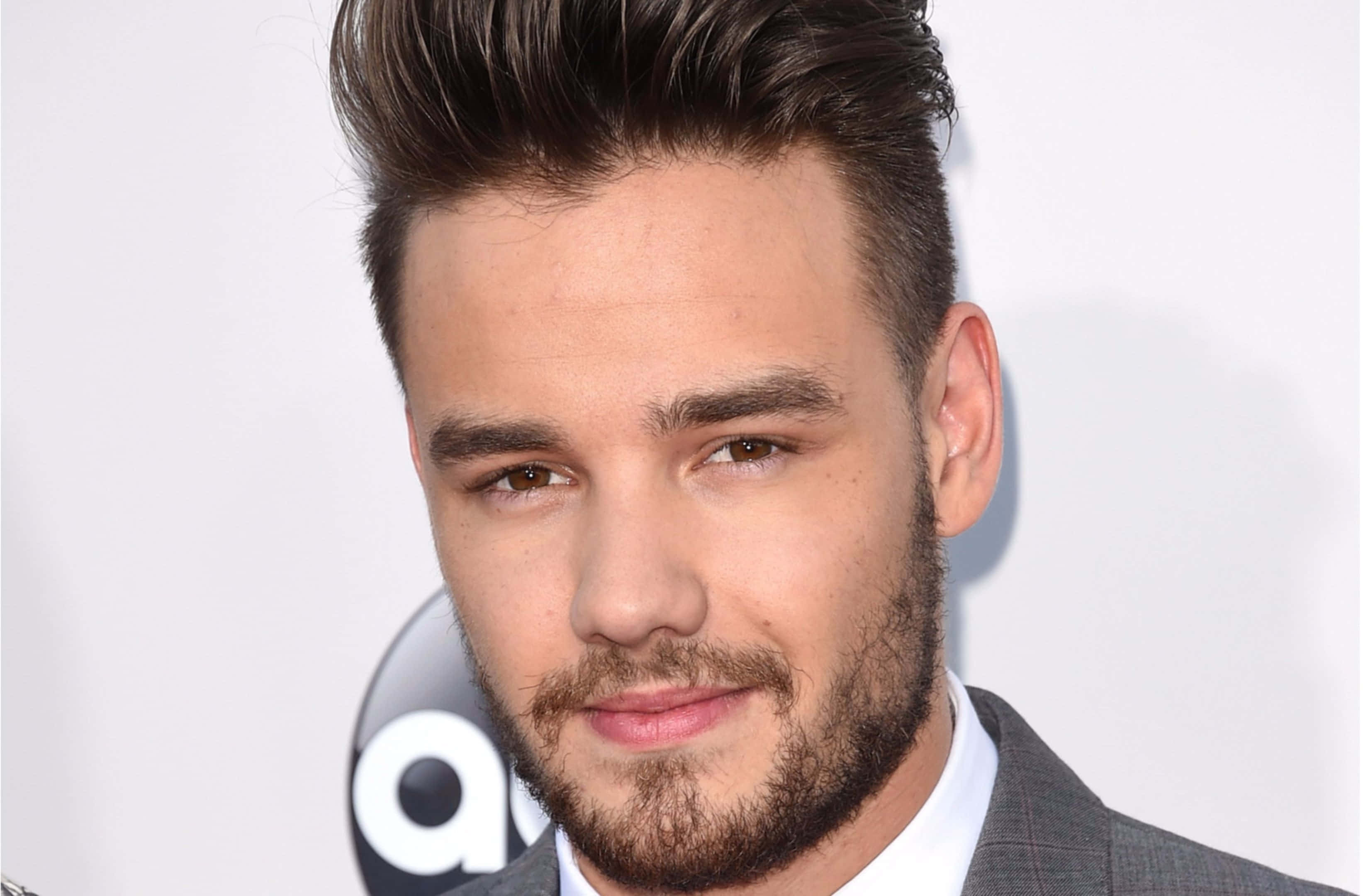 Liam Payne, suit, dark hair, 2K Desktop Wallpaper