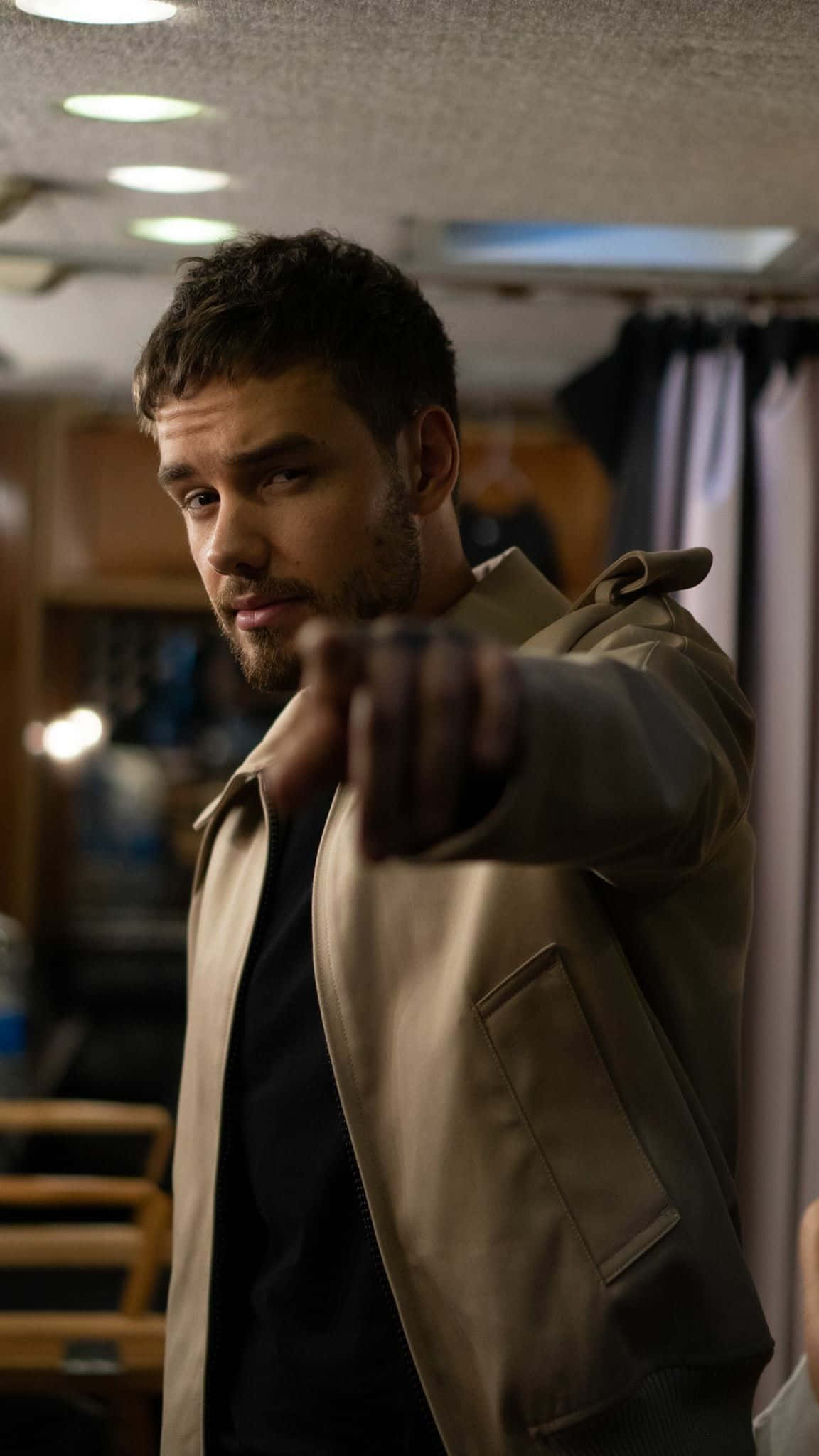 Liam Payne, beige jacket, dimly lit indoor room, Full HD Phone Wallpaper