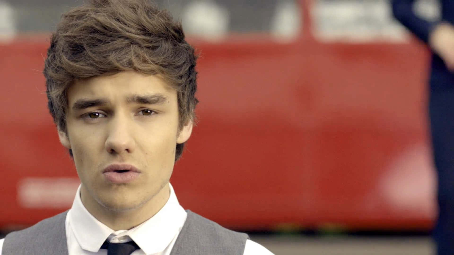 Liam Payne, all white outfit, tousled brown hair, Full HD Desktop Wallpaper