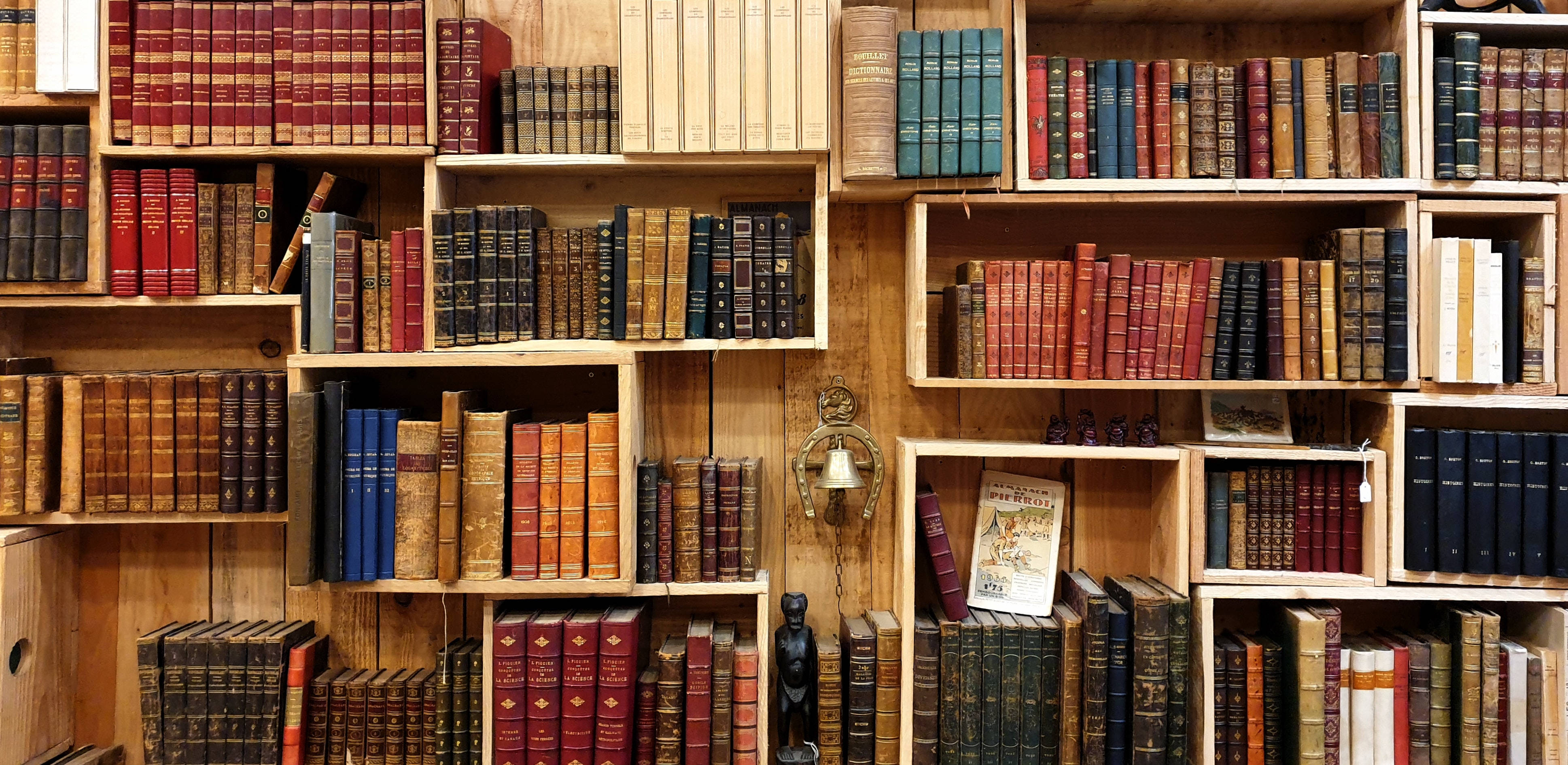 vintage hardcover book, wooden bookshelf, red bindings, 4K Desktop Wallpaper