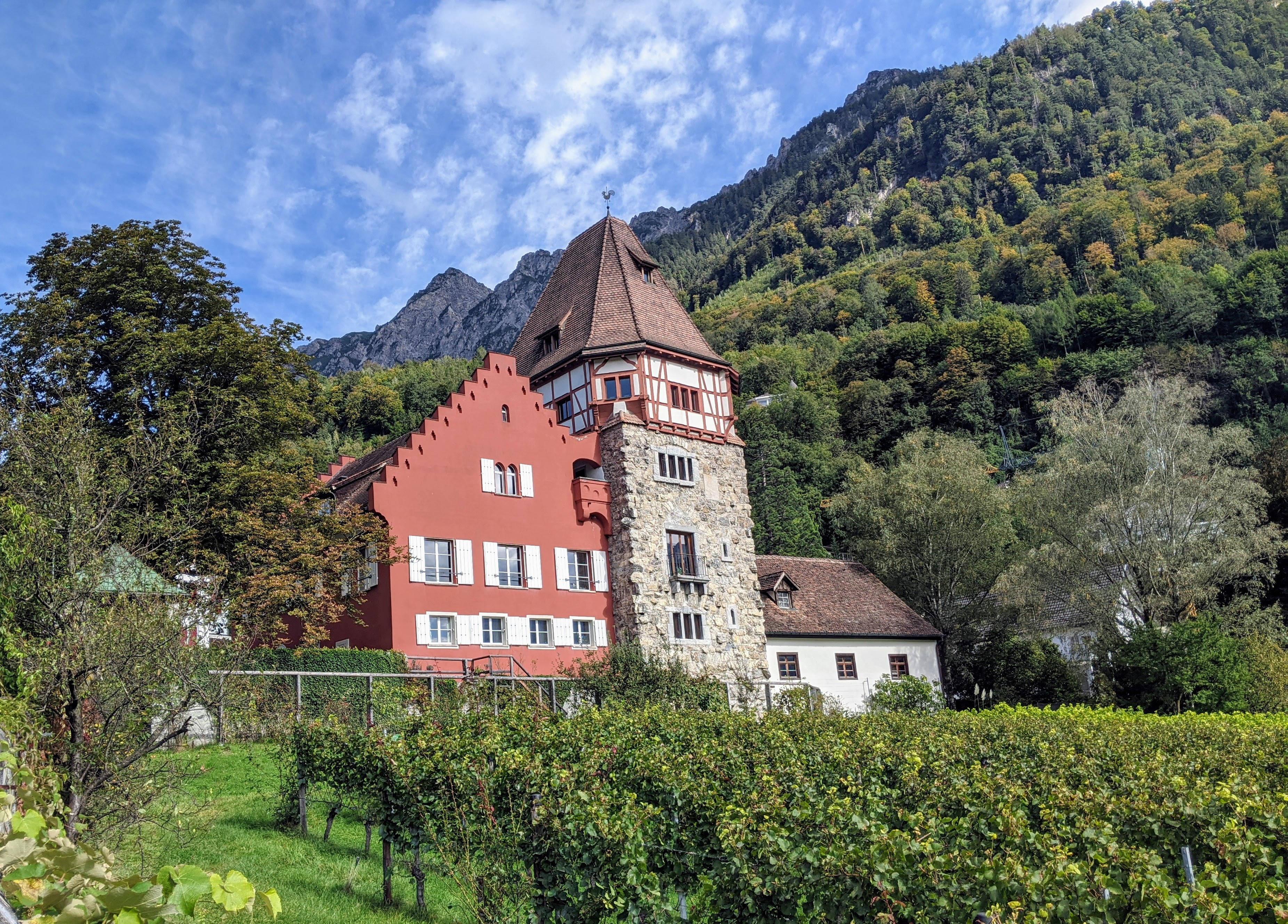 Liechtenstein, red house, half-timbered castle, 2K Desktop Wallpaper