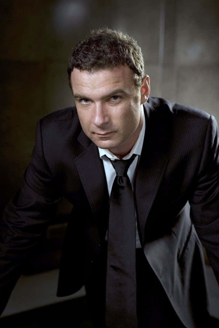 Liev Schreiber, dark suit, intense eyes, SD Phone Wallpaper