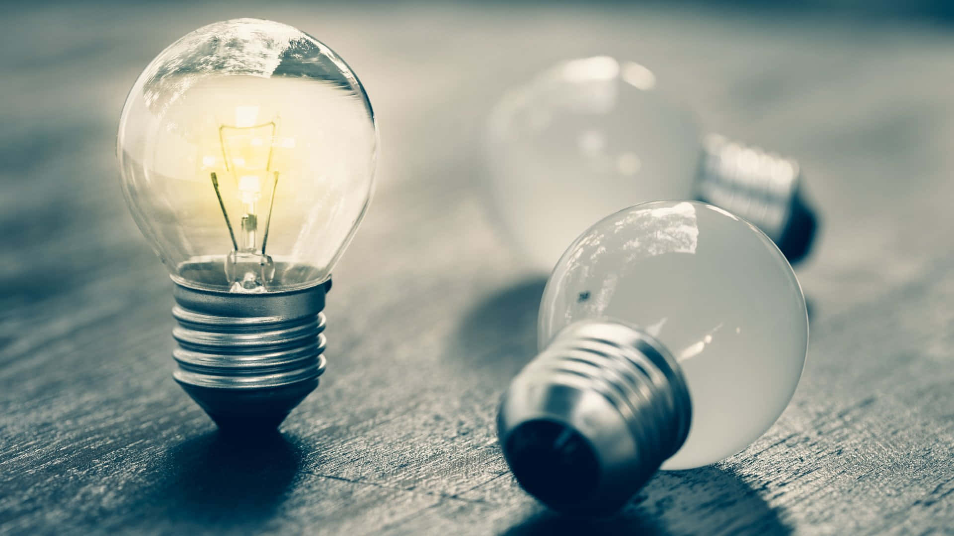 white incandescent light bulb, vintage light bulb, textured wooden surface, Full HD Desktop Wallpaper