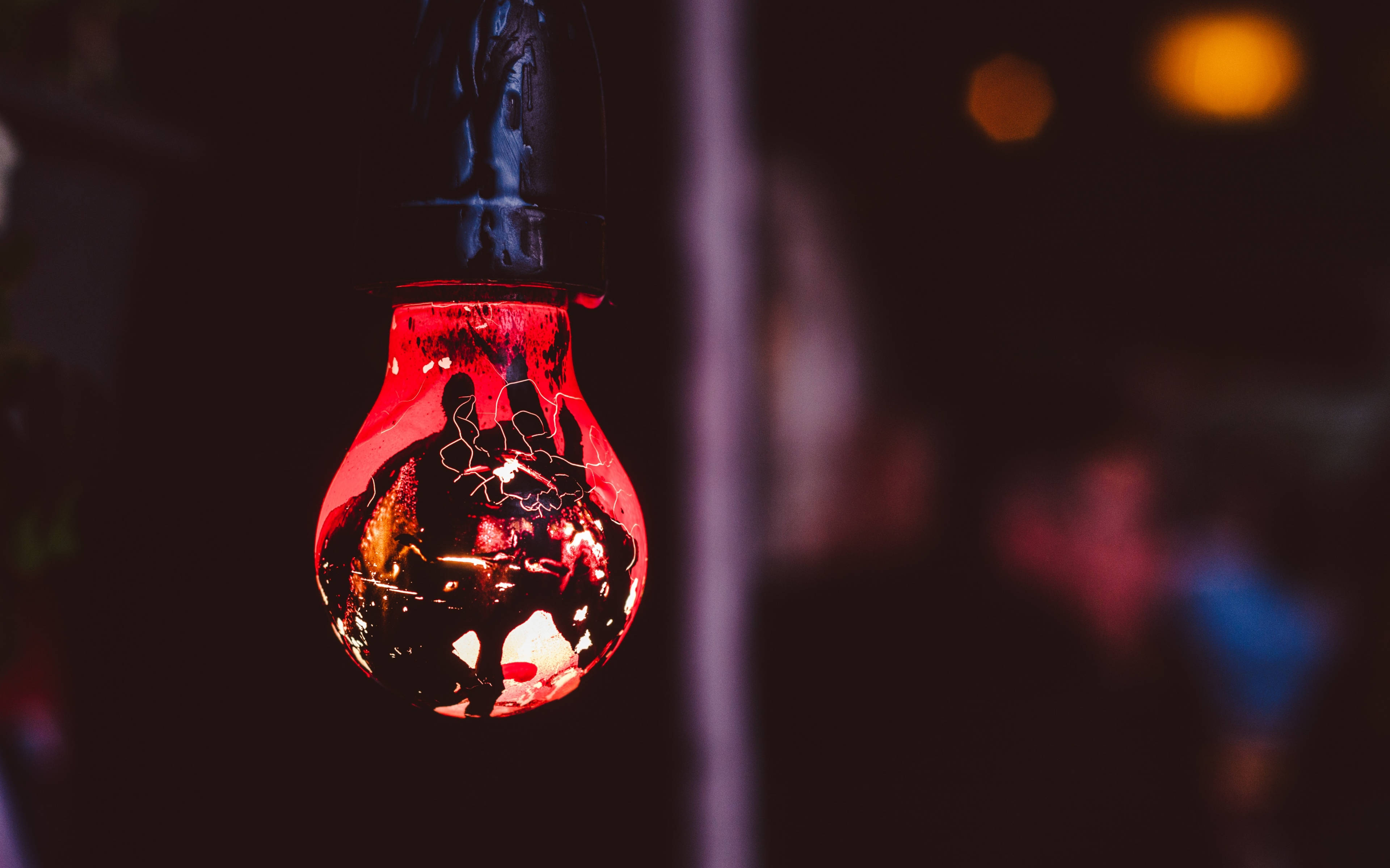 red light bulb, cracked glass surface, dark blurred background, 4K Desktop Wallpaper