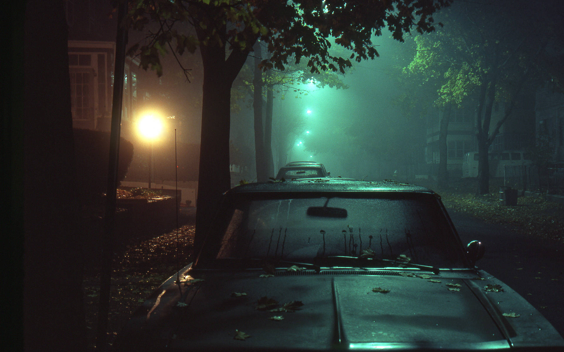 vintage car, misty street, eerie green streetlights, Full HD Desktop Wallpaper