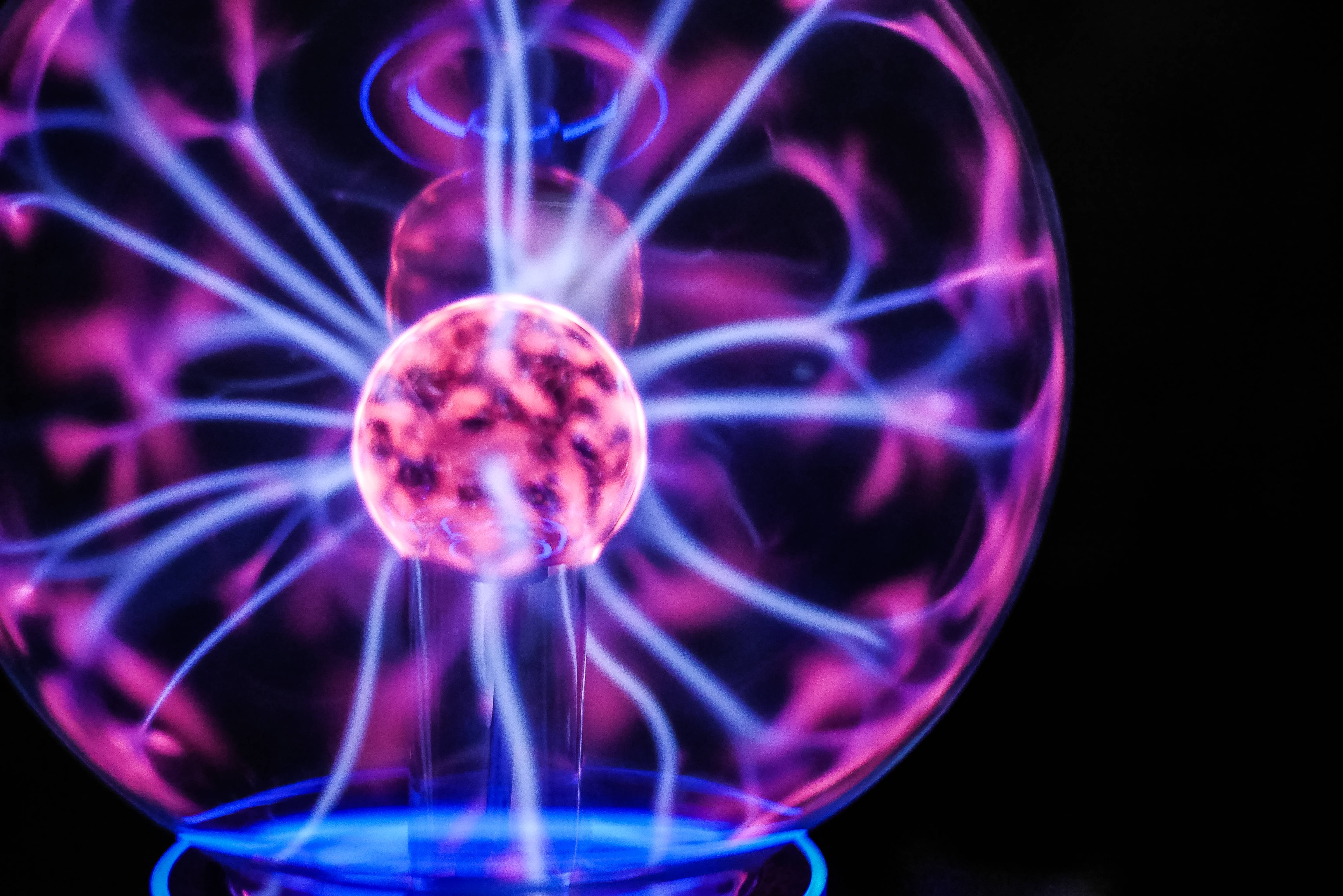 Light Purple Aesthetic, plasma ball, vibrant purple, 4K Desktop Wallpaper