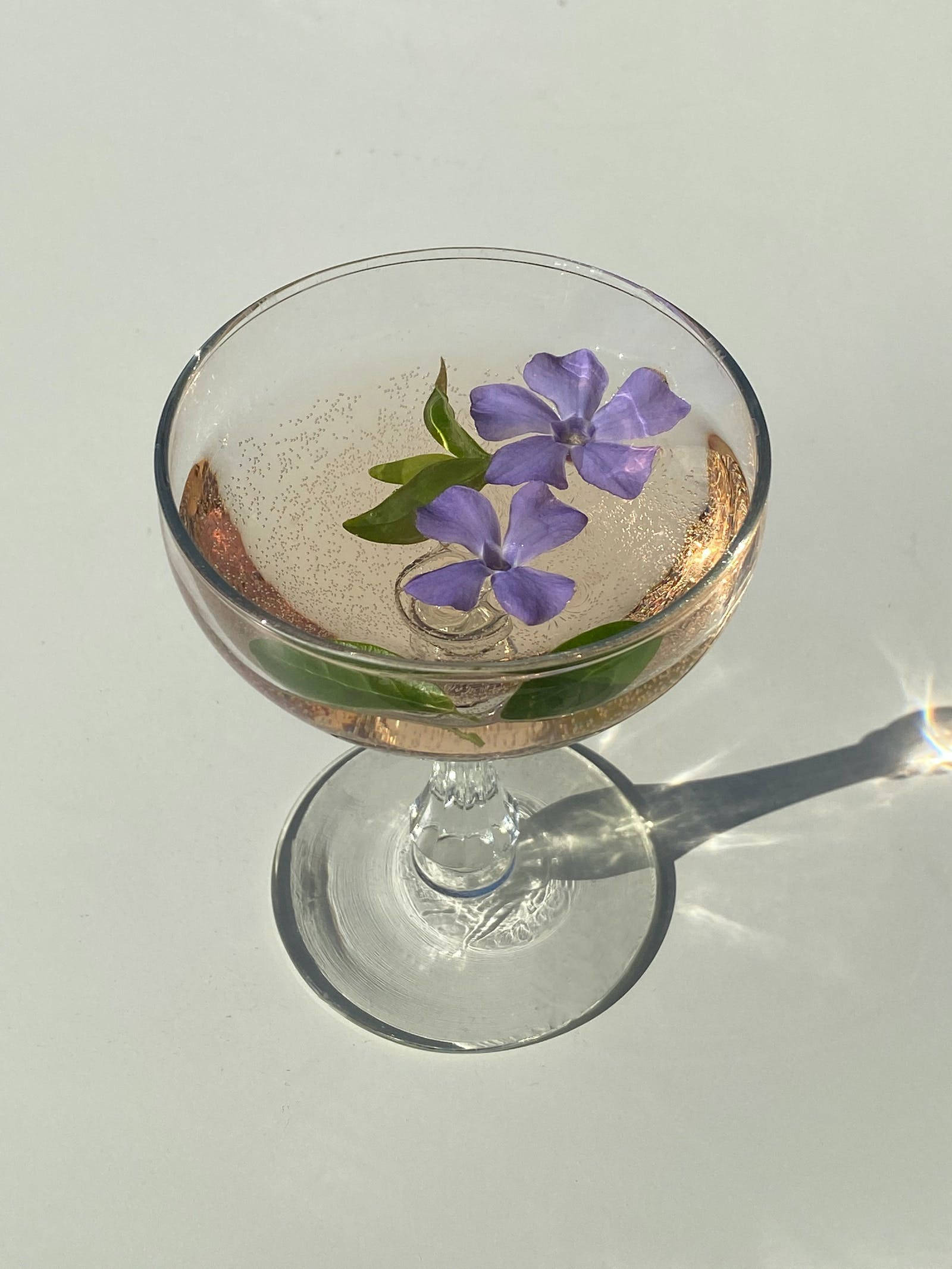 light purple aesthetic cocktail, clear coupe glass, sparkling drink, Full HD Phone Wallpaper
