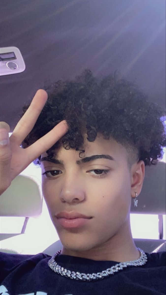 light skinned boy, peace sign, car, SD Phone Wallpaper