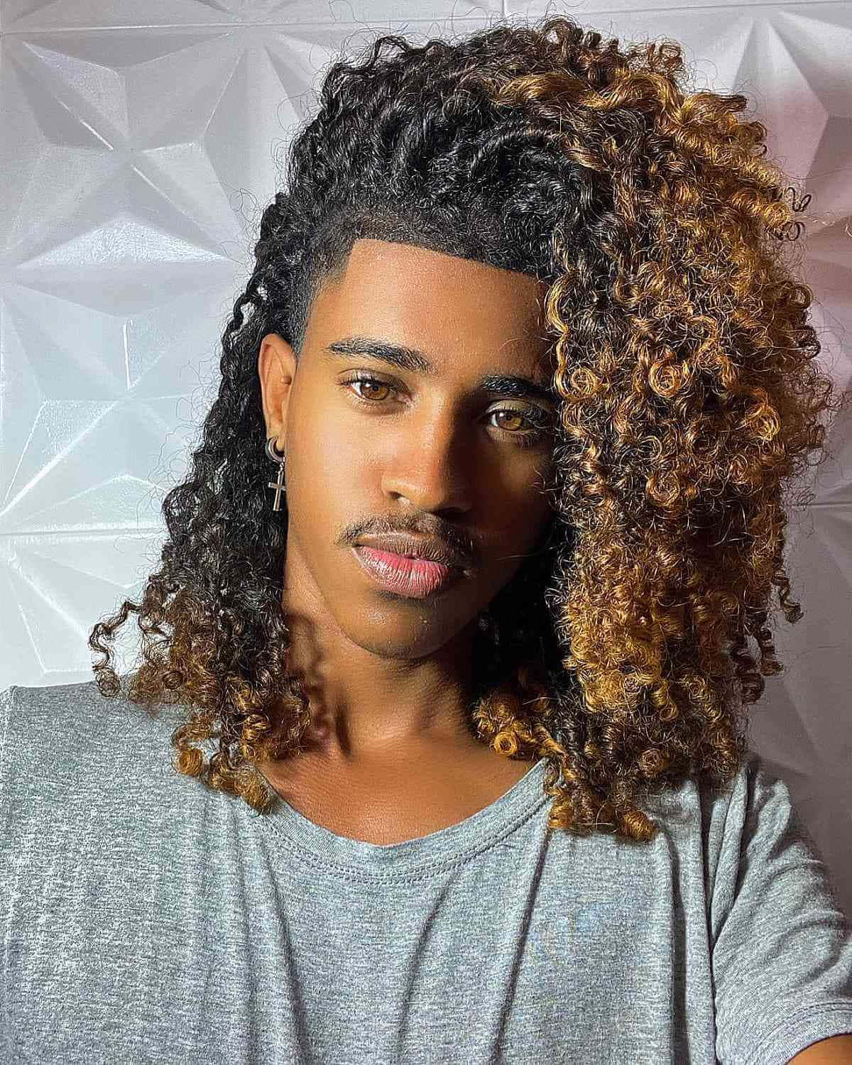 curly haired boy, light skin, two-toned curly hairstyle, HD Phone Wallpaper