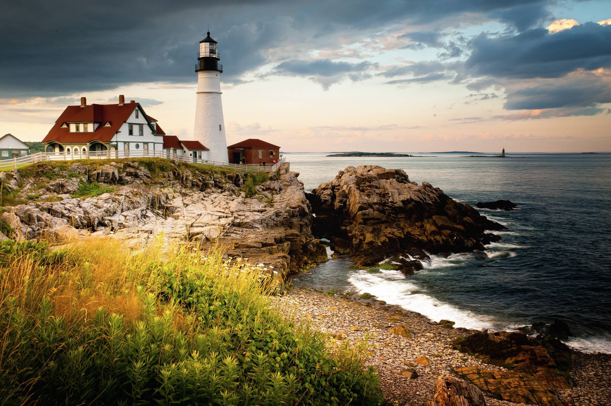 village lighthouse, white lighthouse, red roofed keeper's house, Full HD Desktop Wallpaper