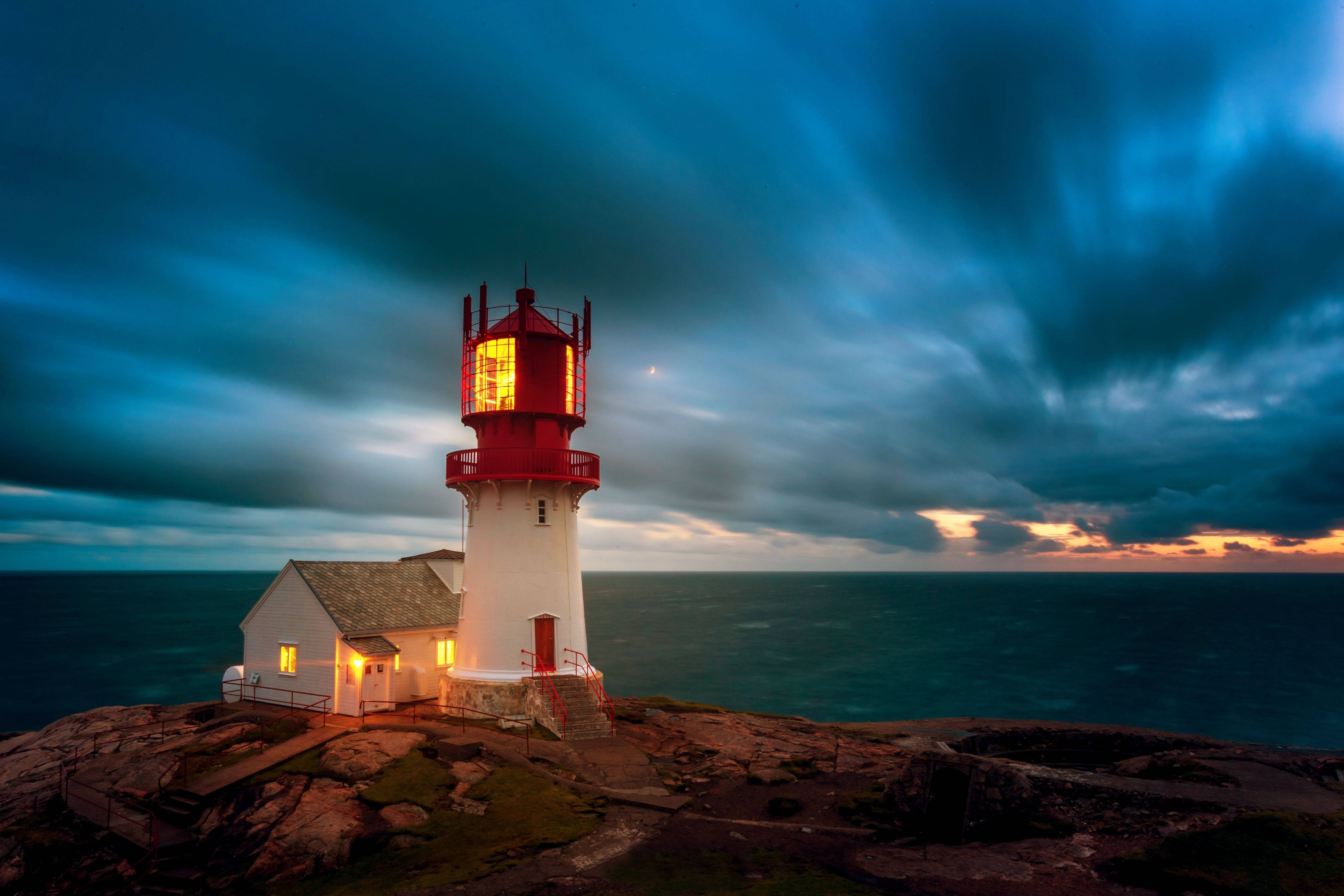 glowing lighthouse, red and white lighthouse, twilight sky, 4K Desktop Wallpaper