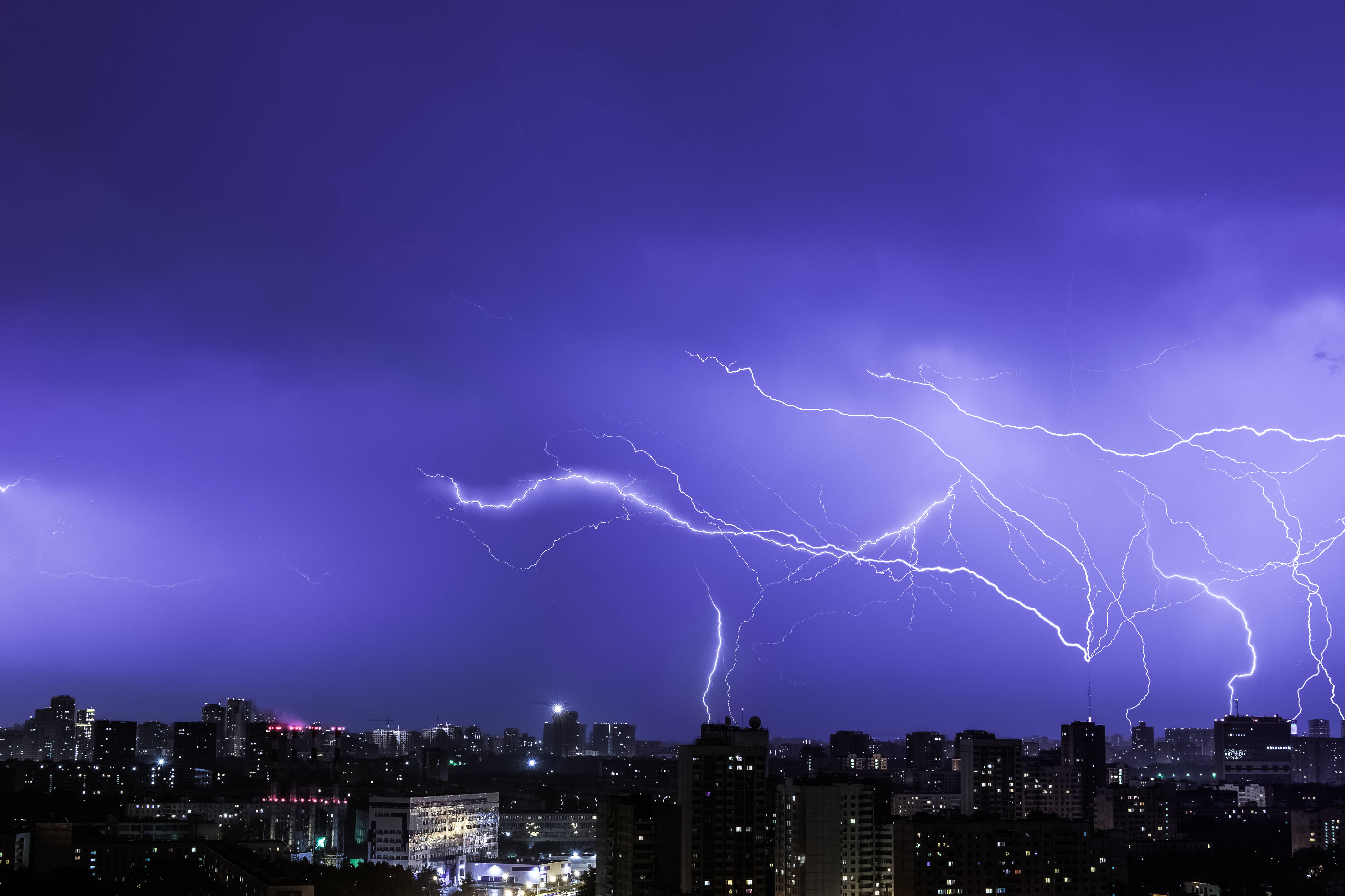 Lightning, night sky, city skyline, 4K Desktop Wallpaper