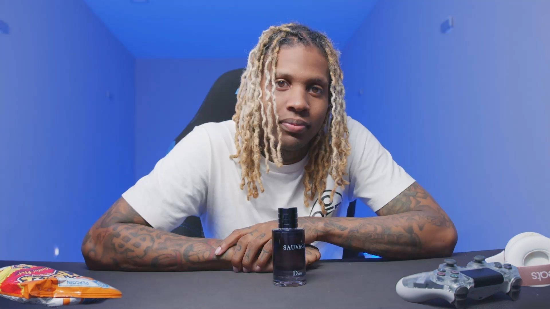 Lil Durk, blue room, long blonde dreadlocks, Full HD Desktop Wallpaper