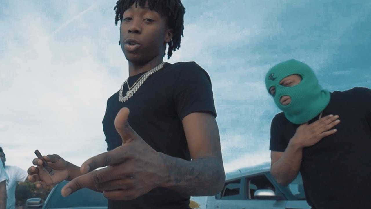 Lil Loaded, black shirt, chain, HD Desktop Wallpaper
